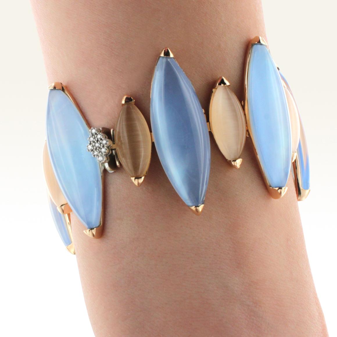 Armband aus 18 Karat Gold mit blauem Topas aus Perlmutt und weißen Diamanten für Damen oder Herren im Angebot