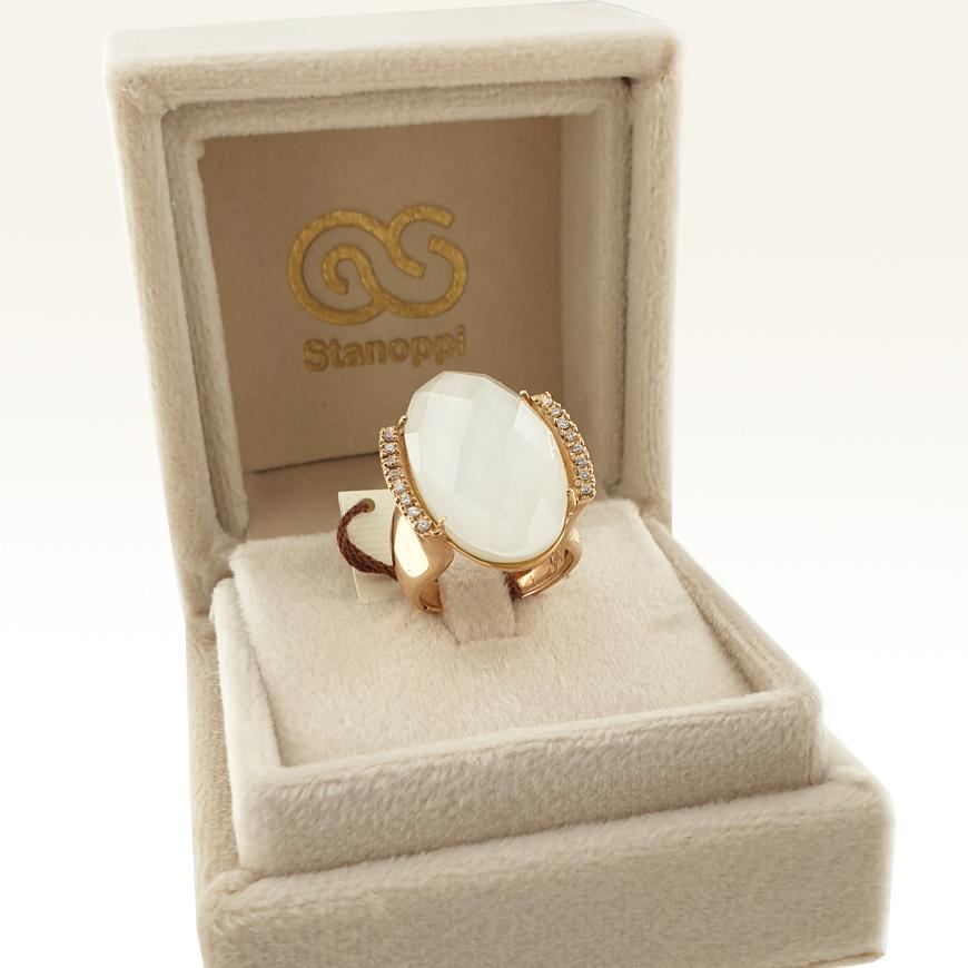 18 Karat Rose Gold with Mother of Pearl/Quartz and White Diamond Modern Ring For Sale 3