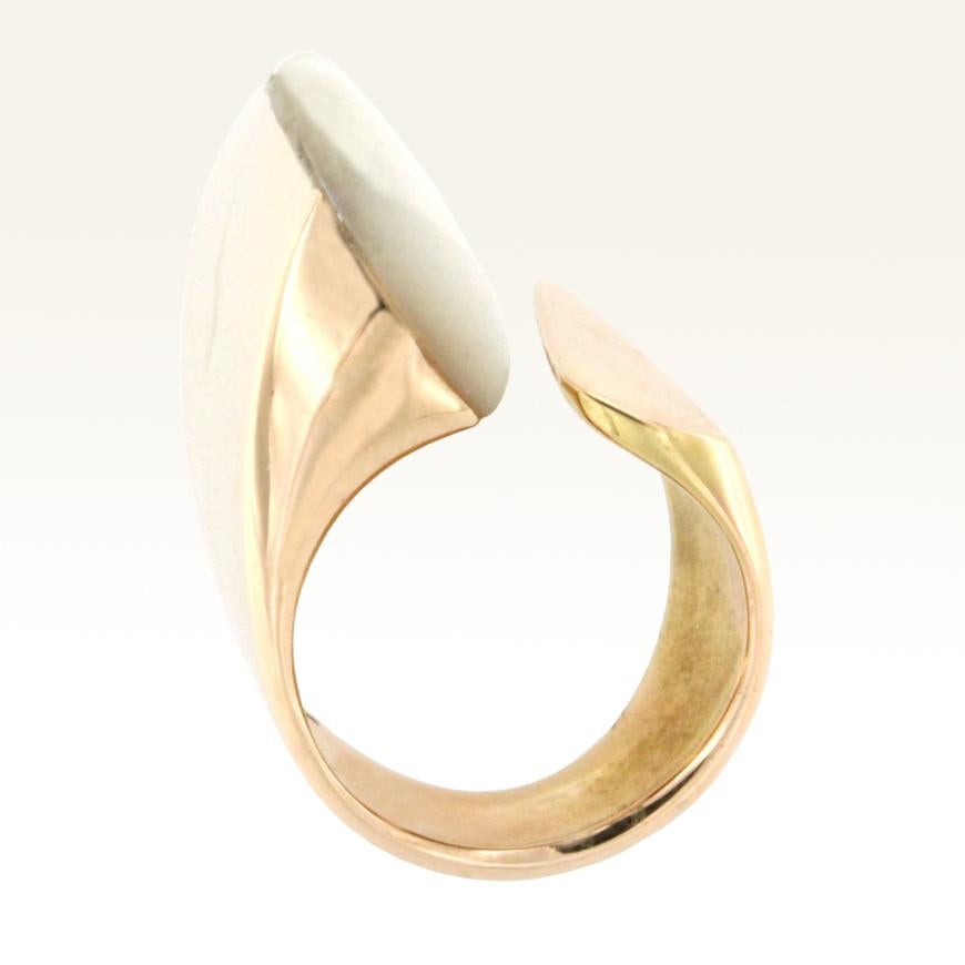 Trillion Cut 18 Karat Rose Gold with Mother of Pearl Ring For Sale