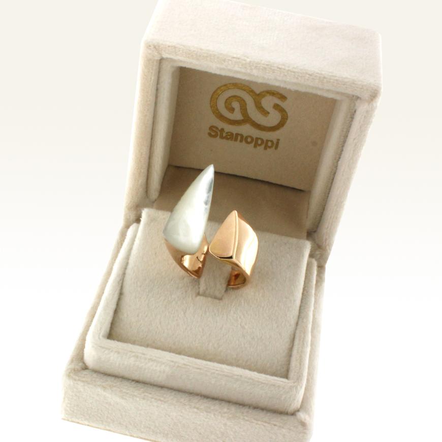 18 Karat Rose Gold with Mother of Pearl Ring For Sale 1
