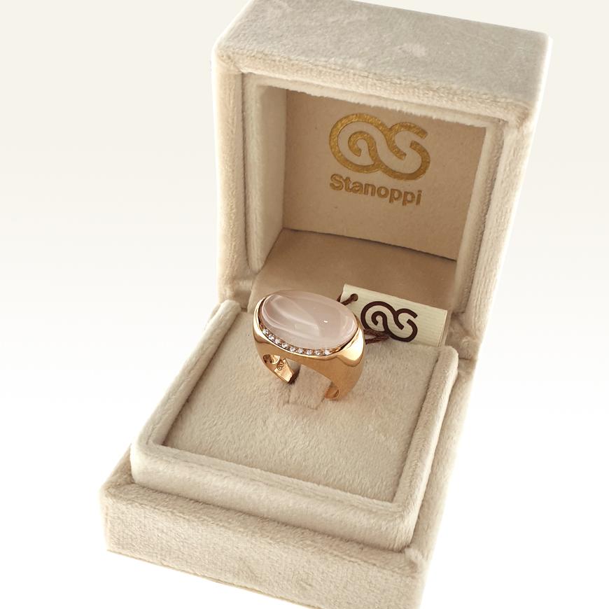 18 Karat Rose Gold with Pink Quartz and White Diamond Ring For Sale 1