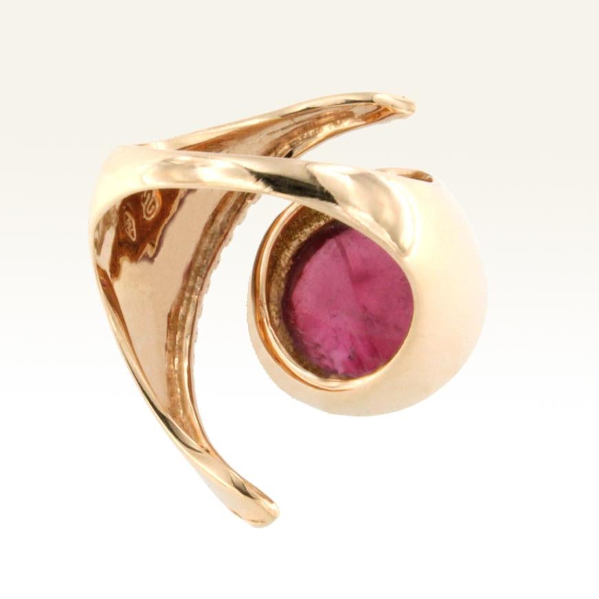 Round Cut 18 Kt Rose Gold with Pink Tourmaline and White Diamond Modern Cocktail  Ring For Sale