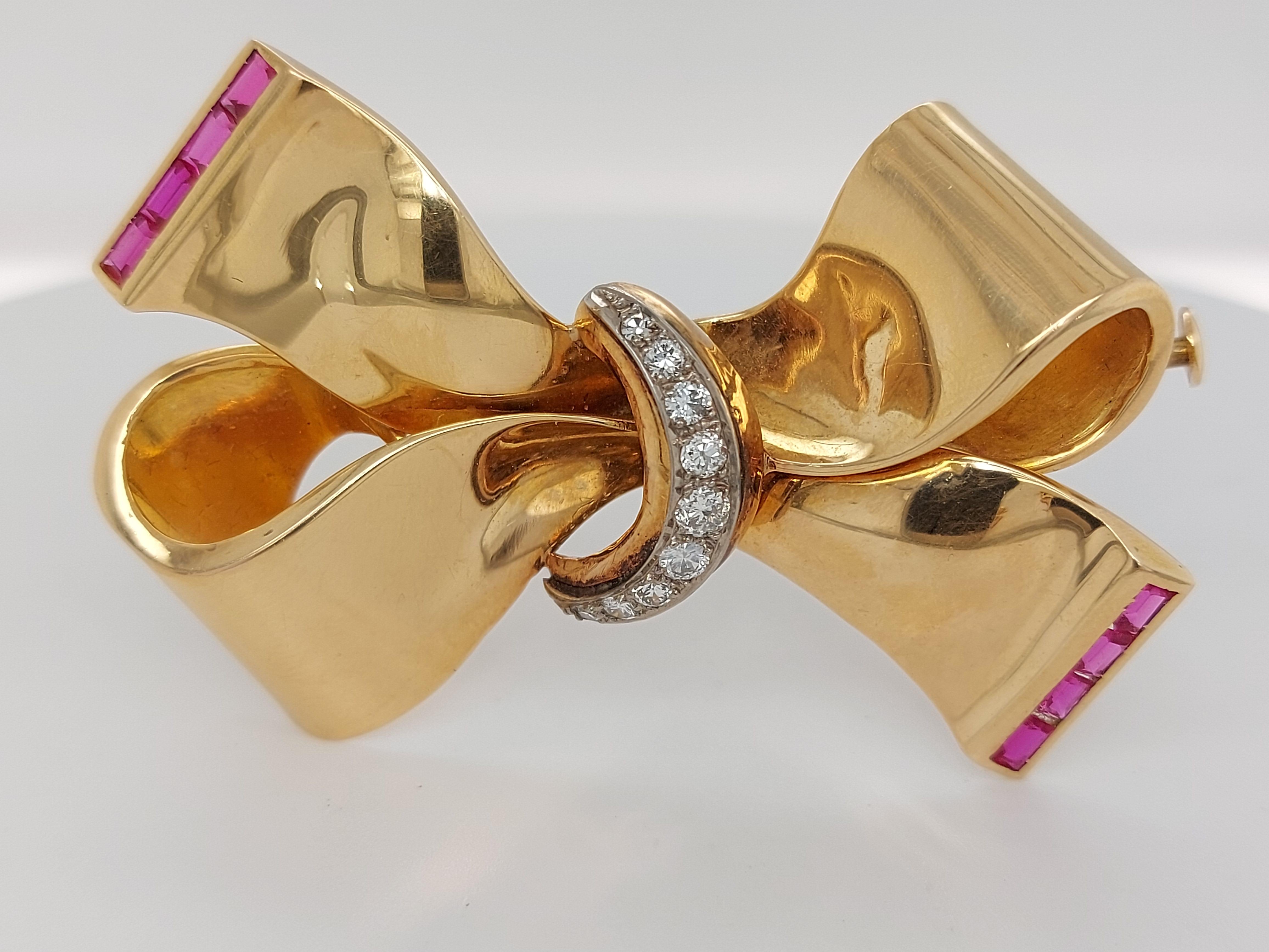 18 Karat Shiny Yellow Gold Bow / Ribbon Brooch Set with Diamonds and Rubies For Sale 3
