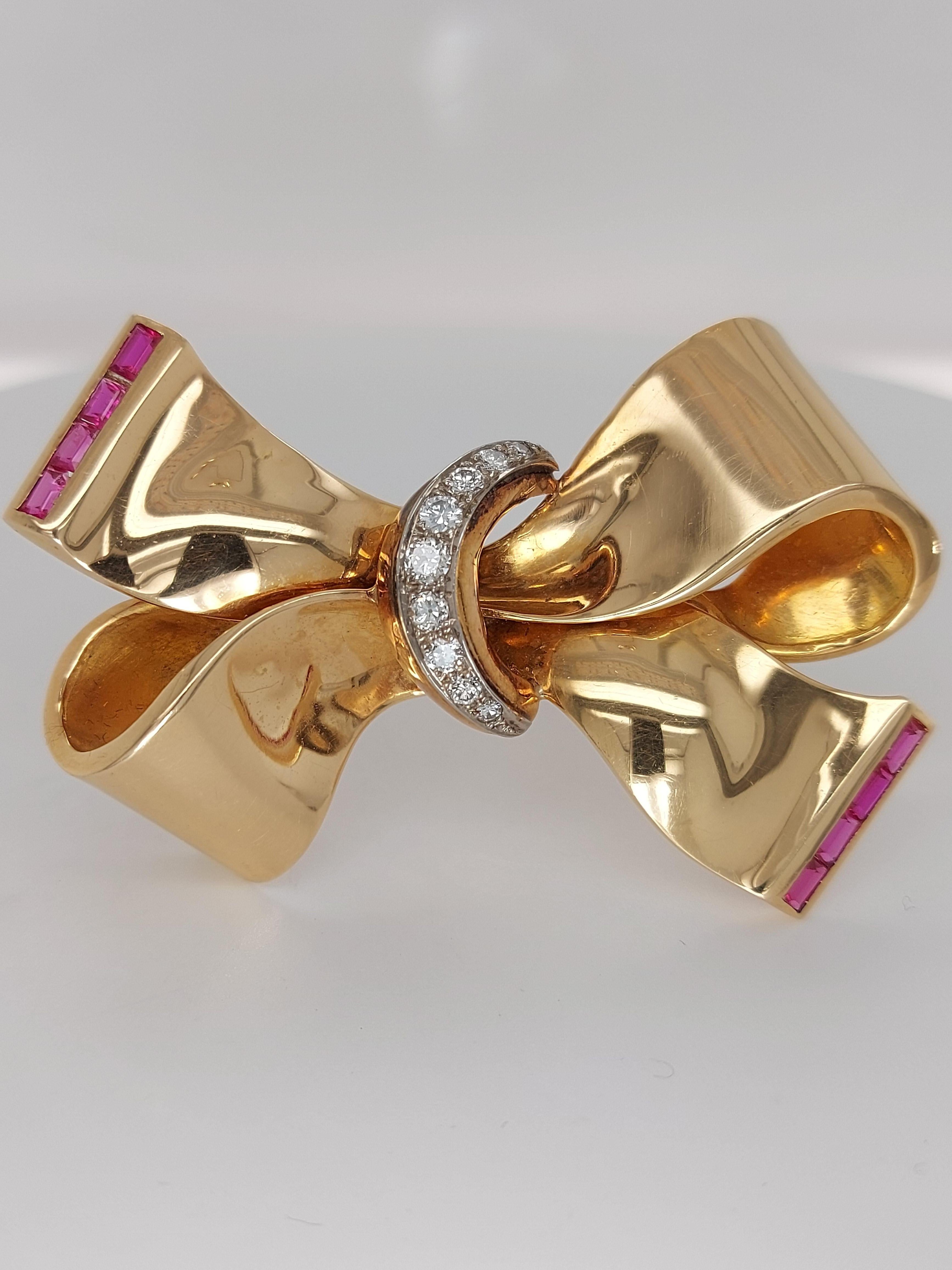 Brilliant Cut 18 Karat Shiny Yellow Gold Bow / Ribbon Brooch Set with Diamonds and Rubies For Sale