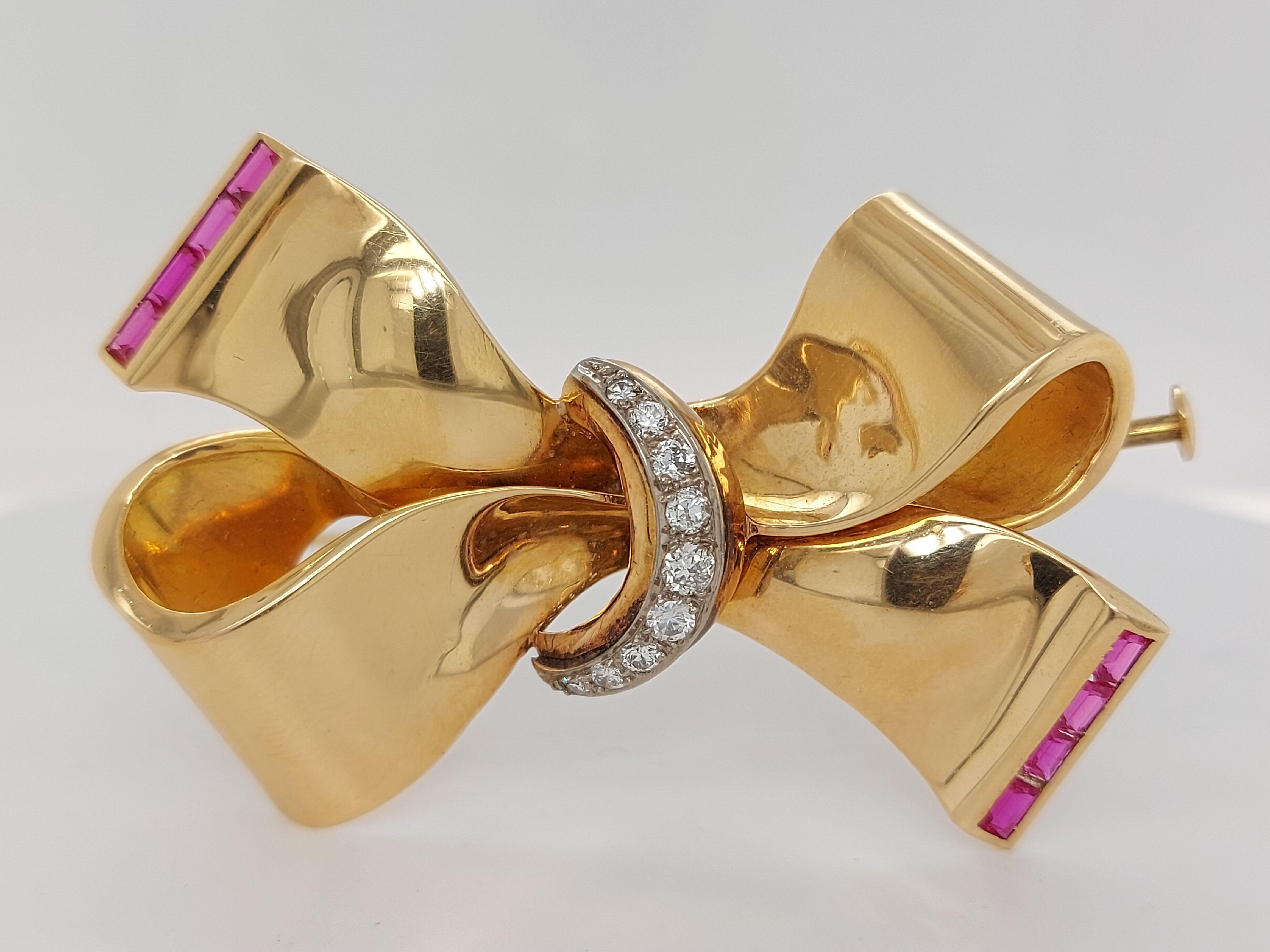 18 Karat Shiny Yellow Gold Bow / Ribbon Brooch Set with Diamonds and Rubies For Sale 1