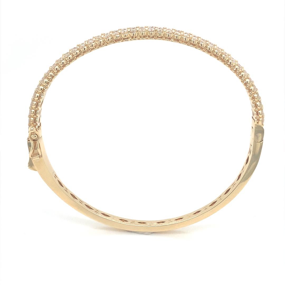 Round Cut 18 Kt solid gold diamond bangle For Sale