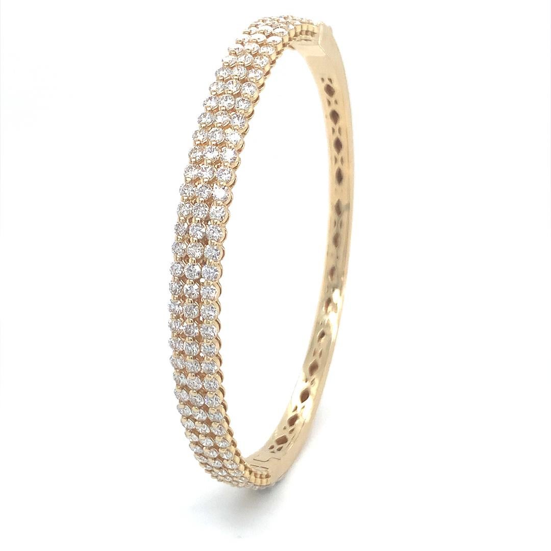 Women's 18 Kt solid gold diamond bangle For Sale