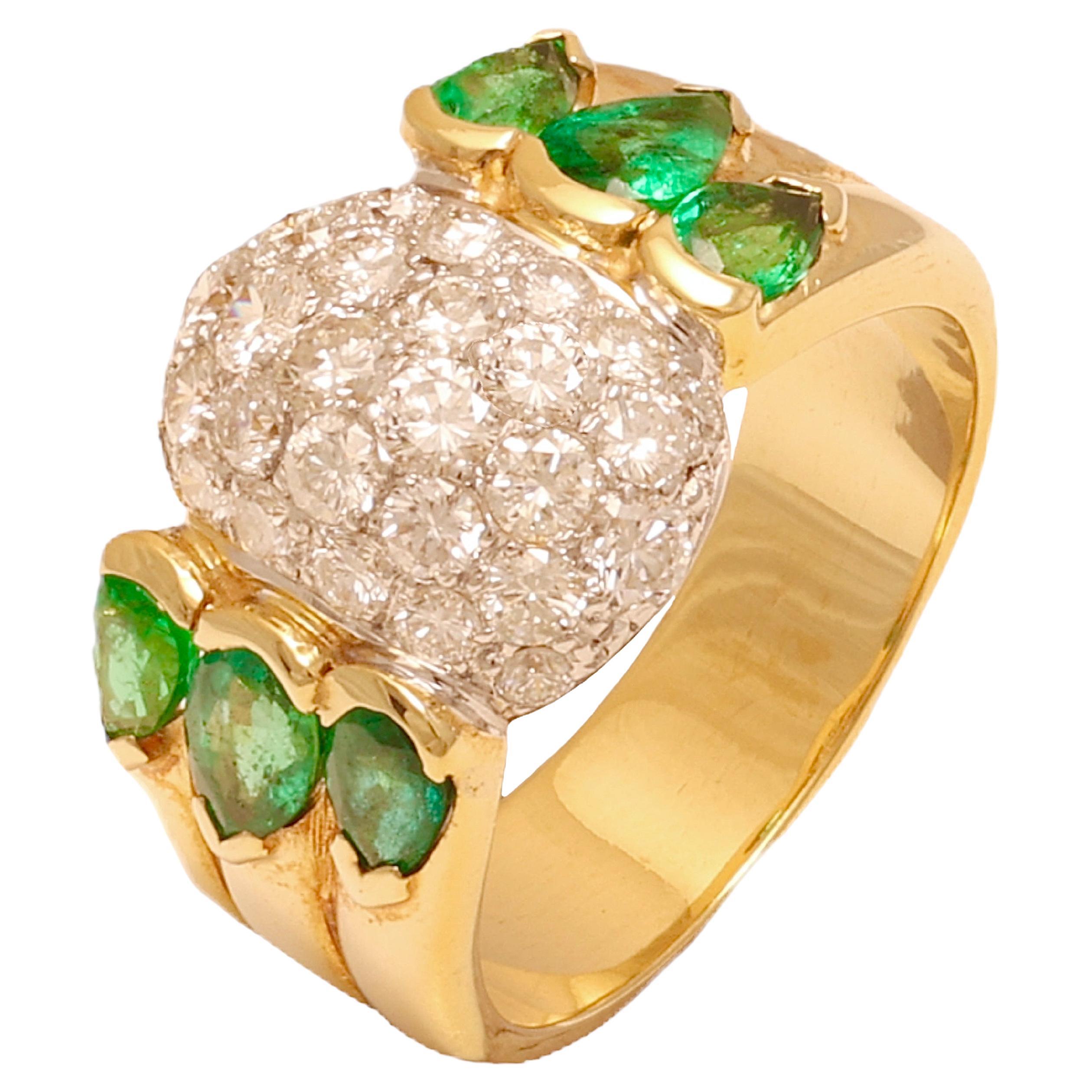 18 kt. Ring aus massivem Gold mit 2,36 Karat. Diamanten und 2 ct. Smaragd