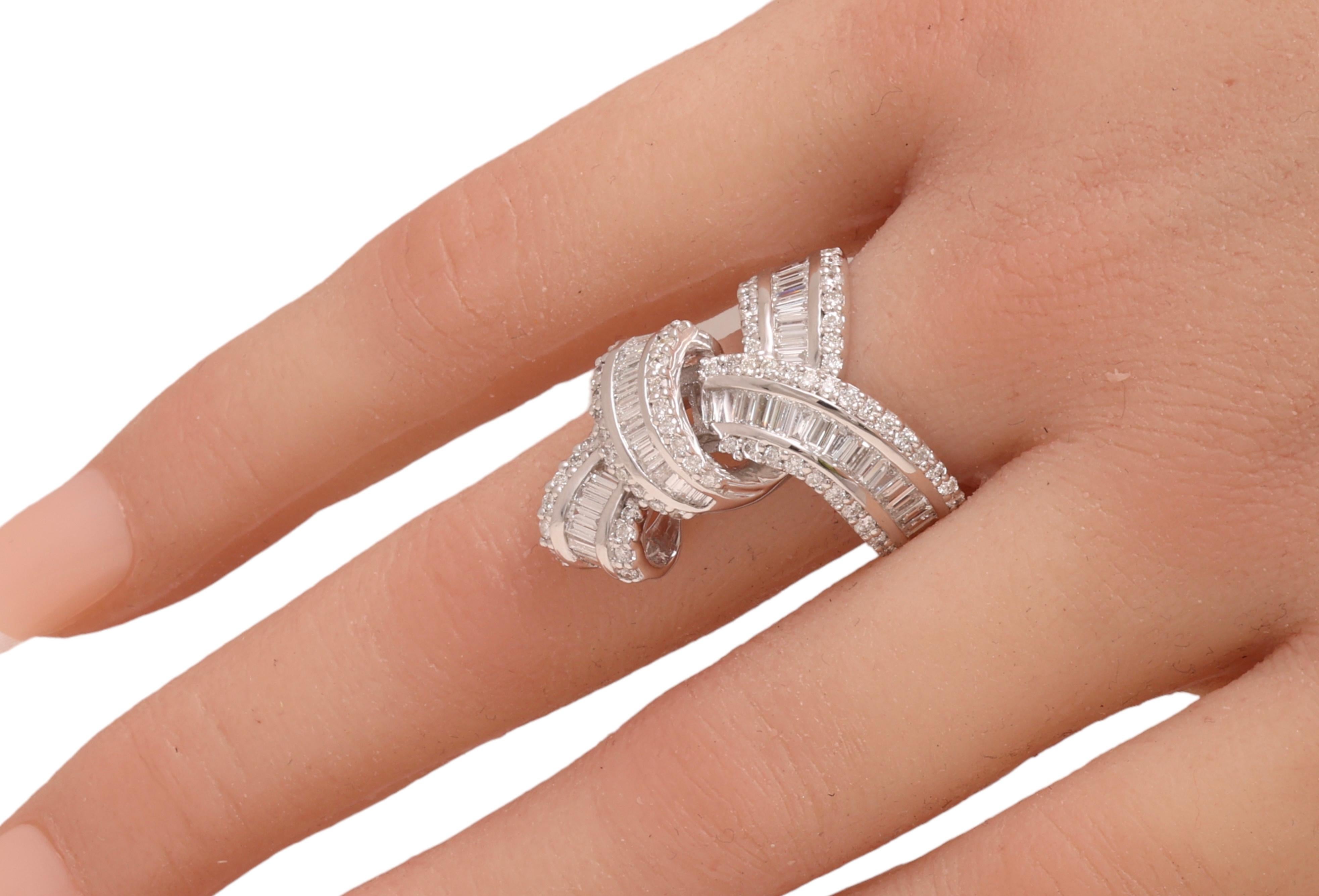 18 Kt Massiv Weißgold Baguette & Brillantschliff Diamantring im Angebot 4