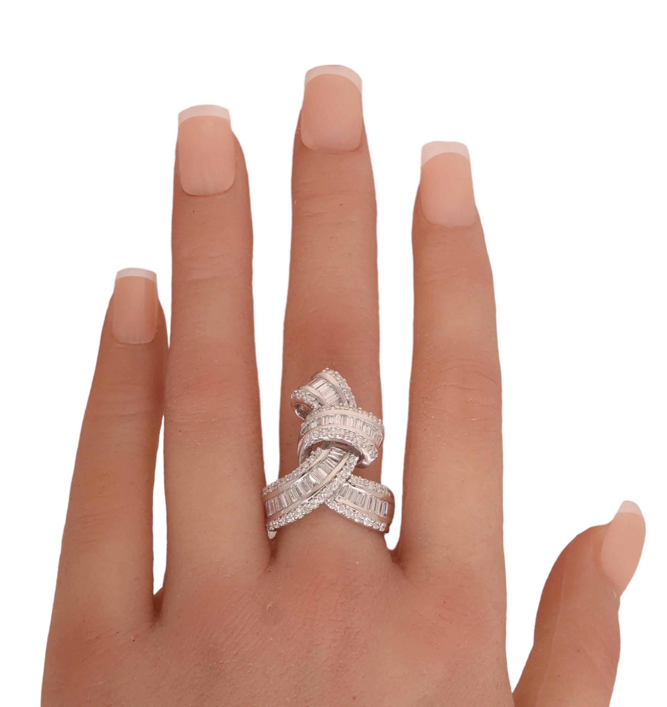 18 Kt Massiv Weißgold Baguette & Brillantschliff Diamantring im Angebot 5