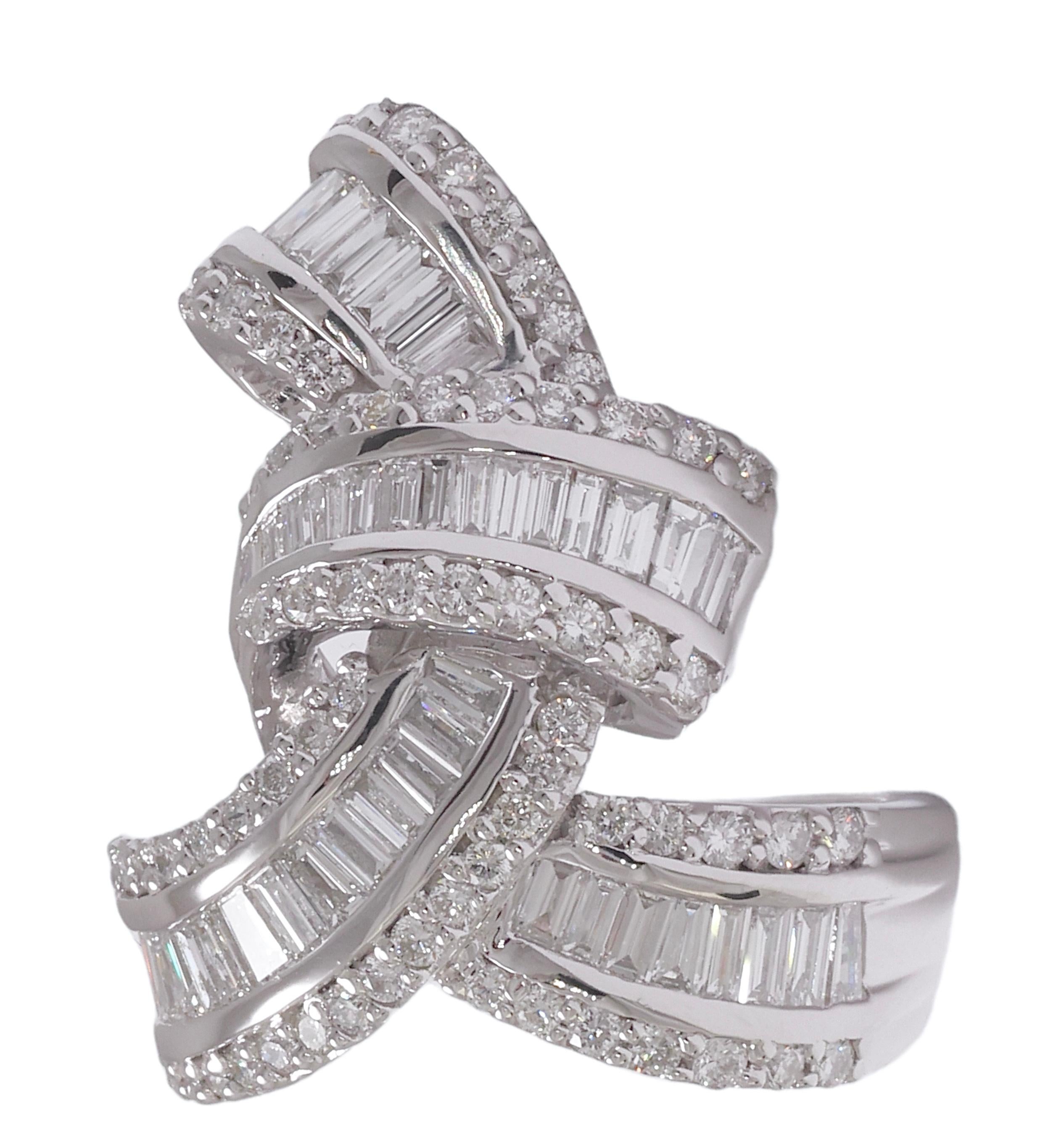 18 Kt Massiv Weißgold Baguette & Brillantschliff Diamantring (Moderne) im Angebot