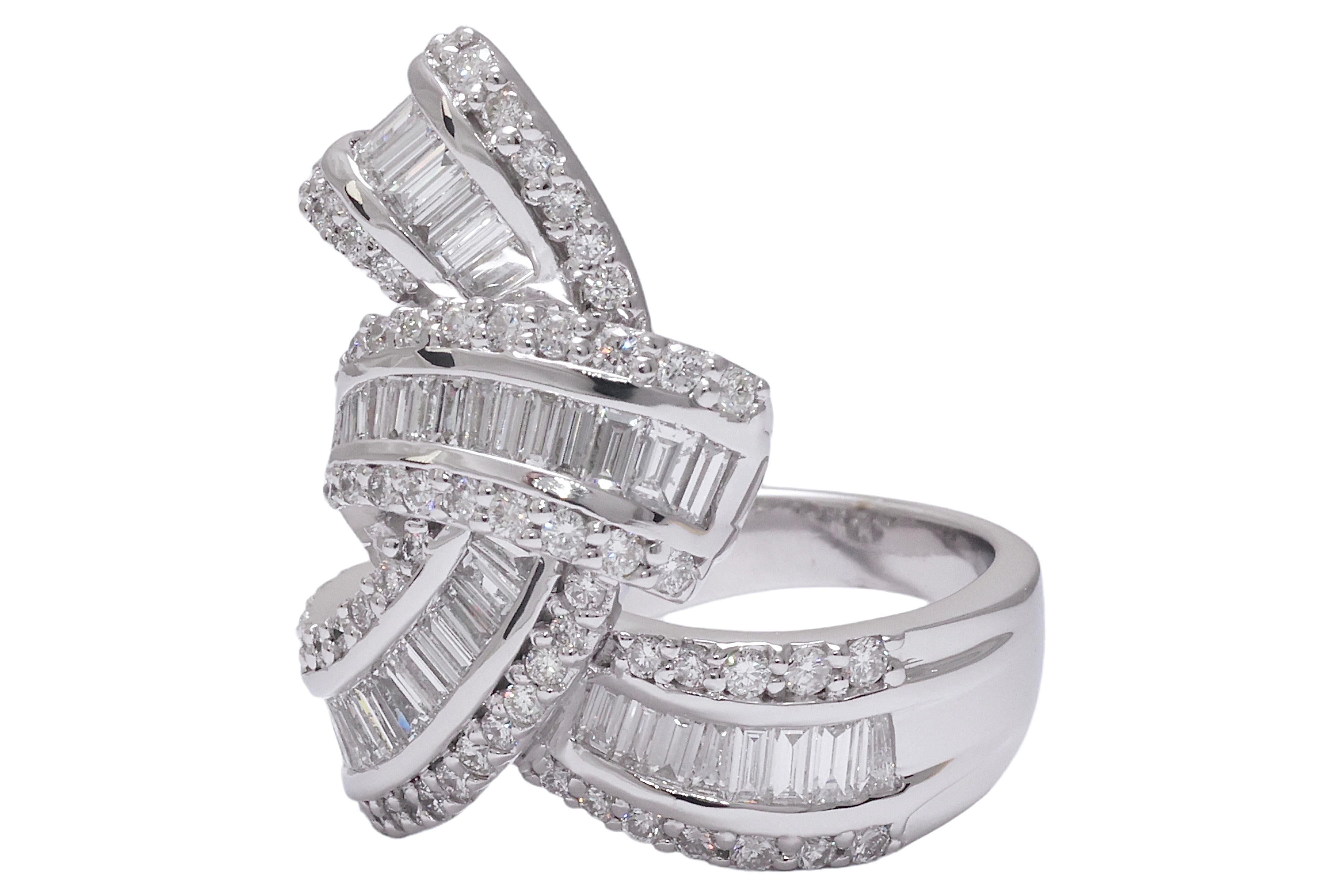 18 Kt Massiv Weißgold Baguette & Brillantschliff Diamantring (Baguetteschliff) im Angebot