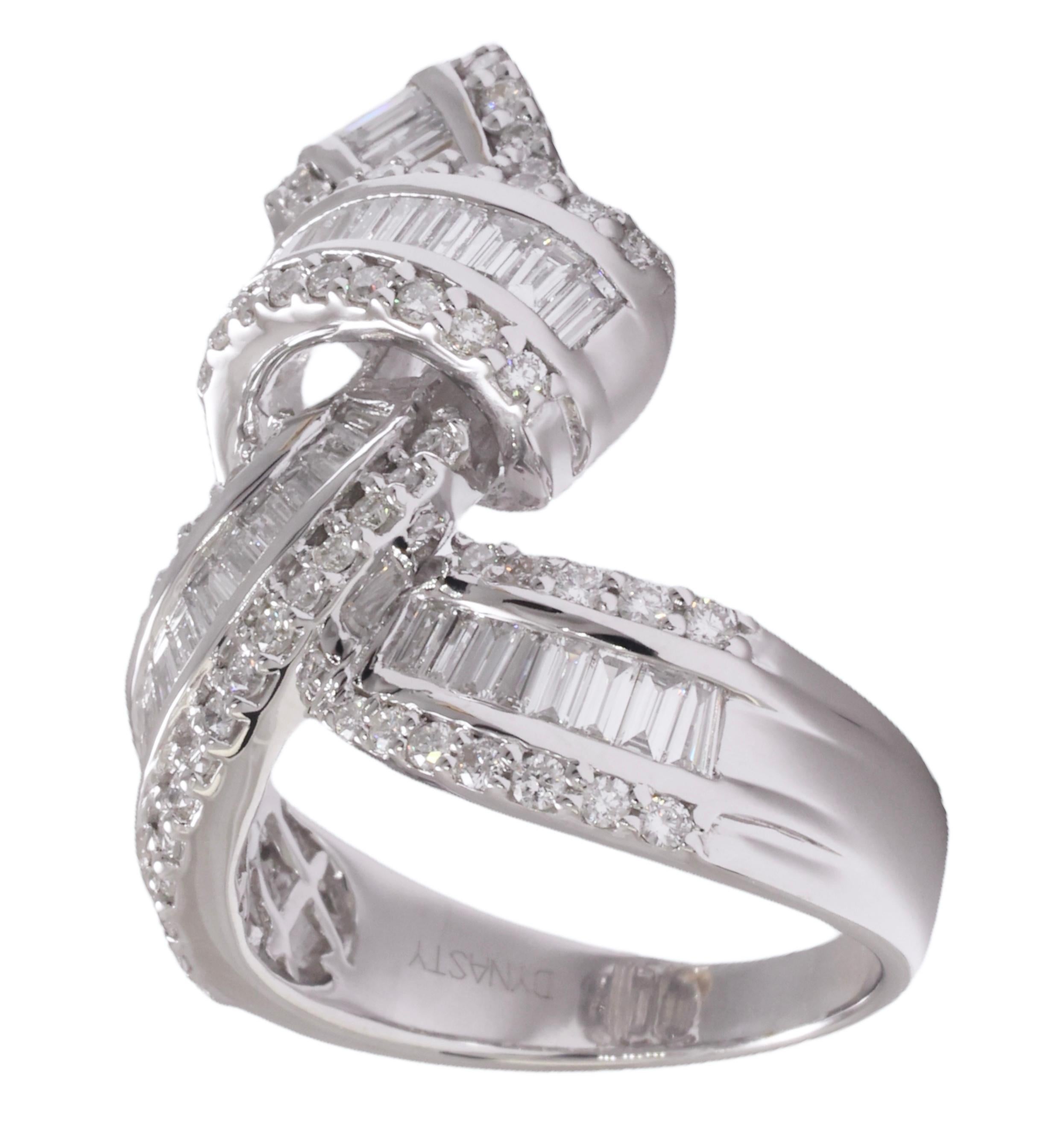 Bague en or blanc massif 18 Kt avec diamant baguette et brillant Neuf - En vente à Antwerp, BE