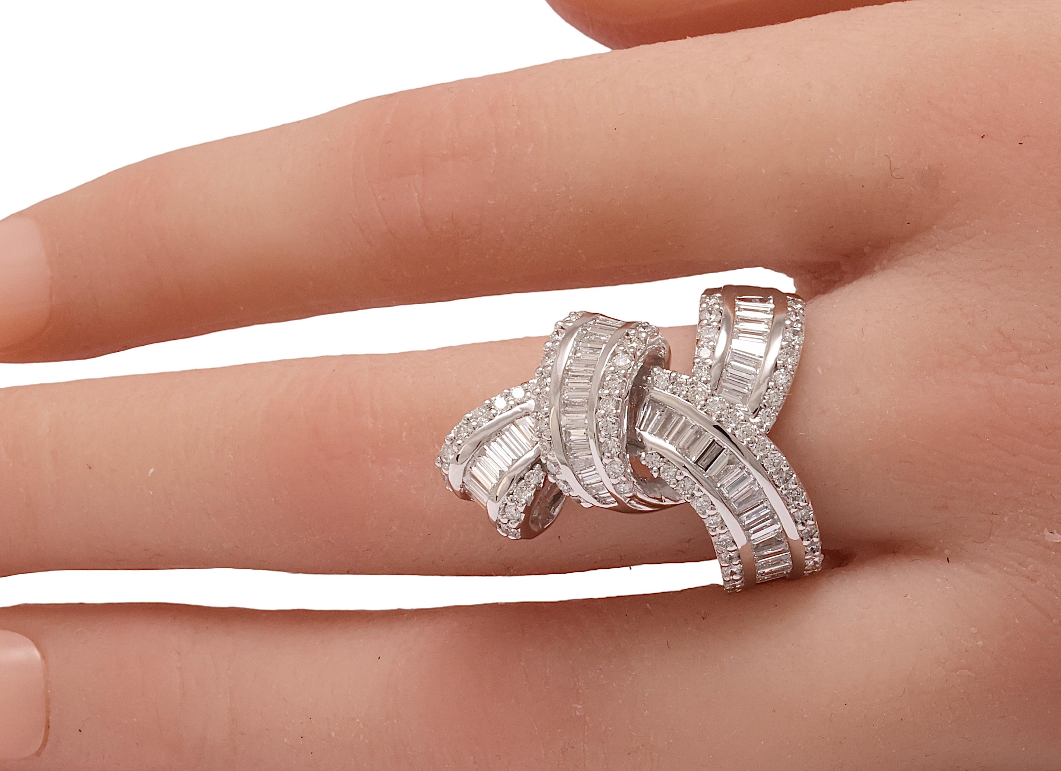 18 Kt Massiv Weißgold Baguette & Brillantschliff Diamantring für Damen oder Herren im Angebot