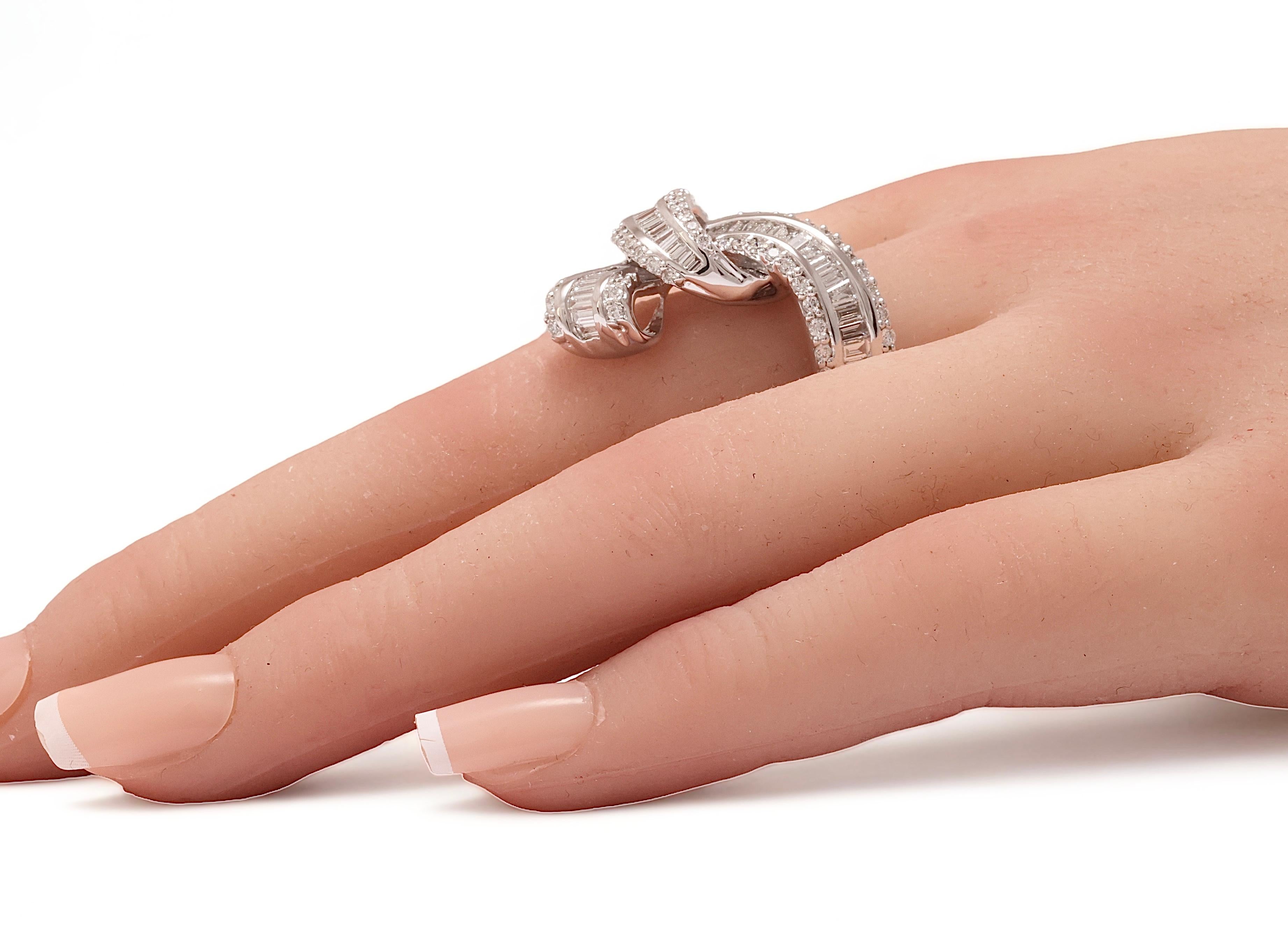 18 Kt Massiv Weißgold Baguette & Brillantschliff Diamantring im Angebot 1