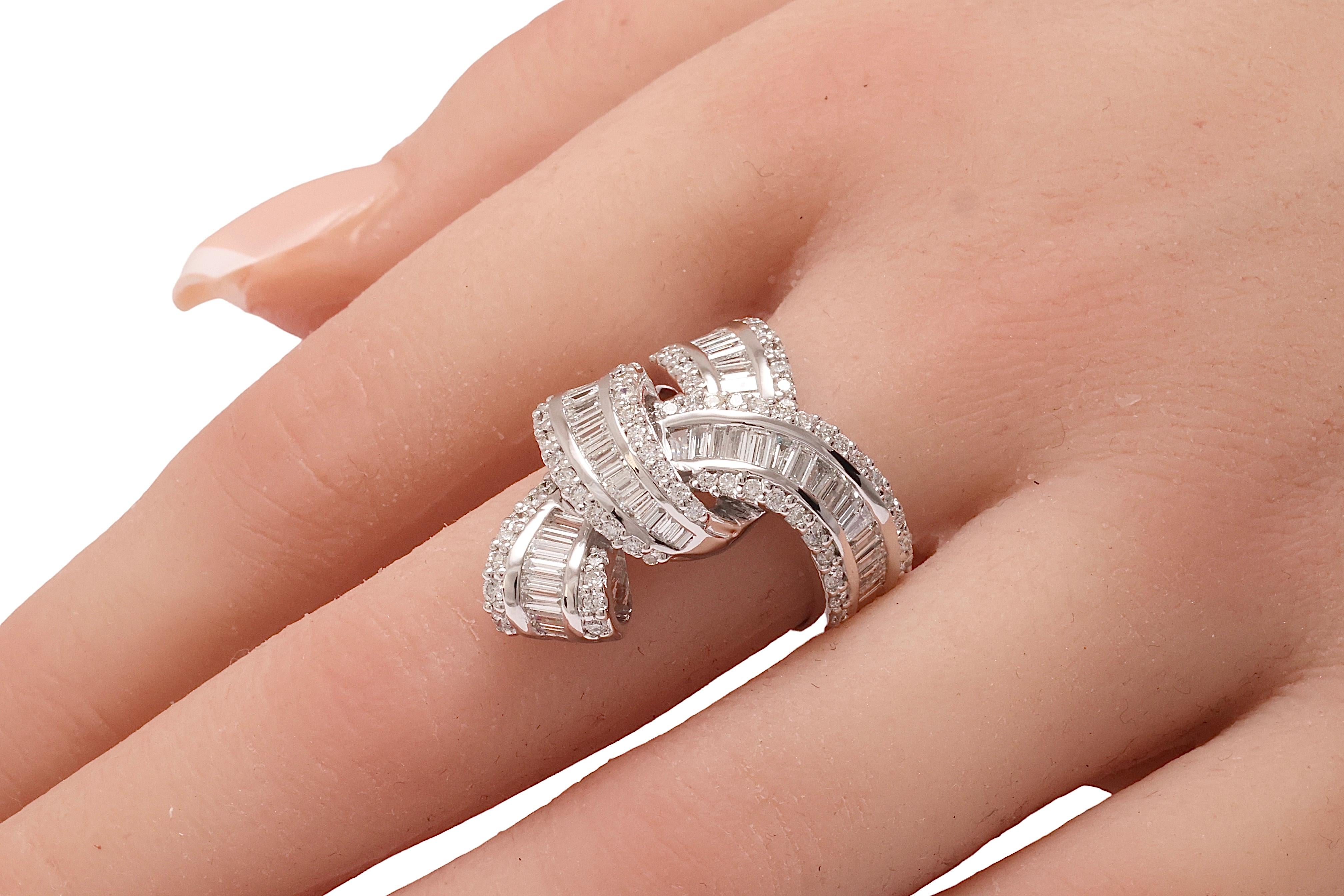 18 Kt Massiv Weißgold Baguette & Brillantschliff Diamantring im Angebot 2