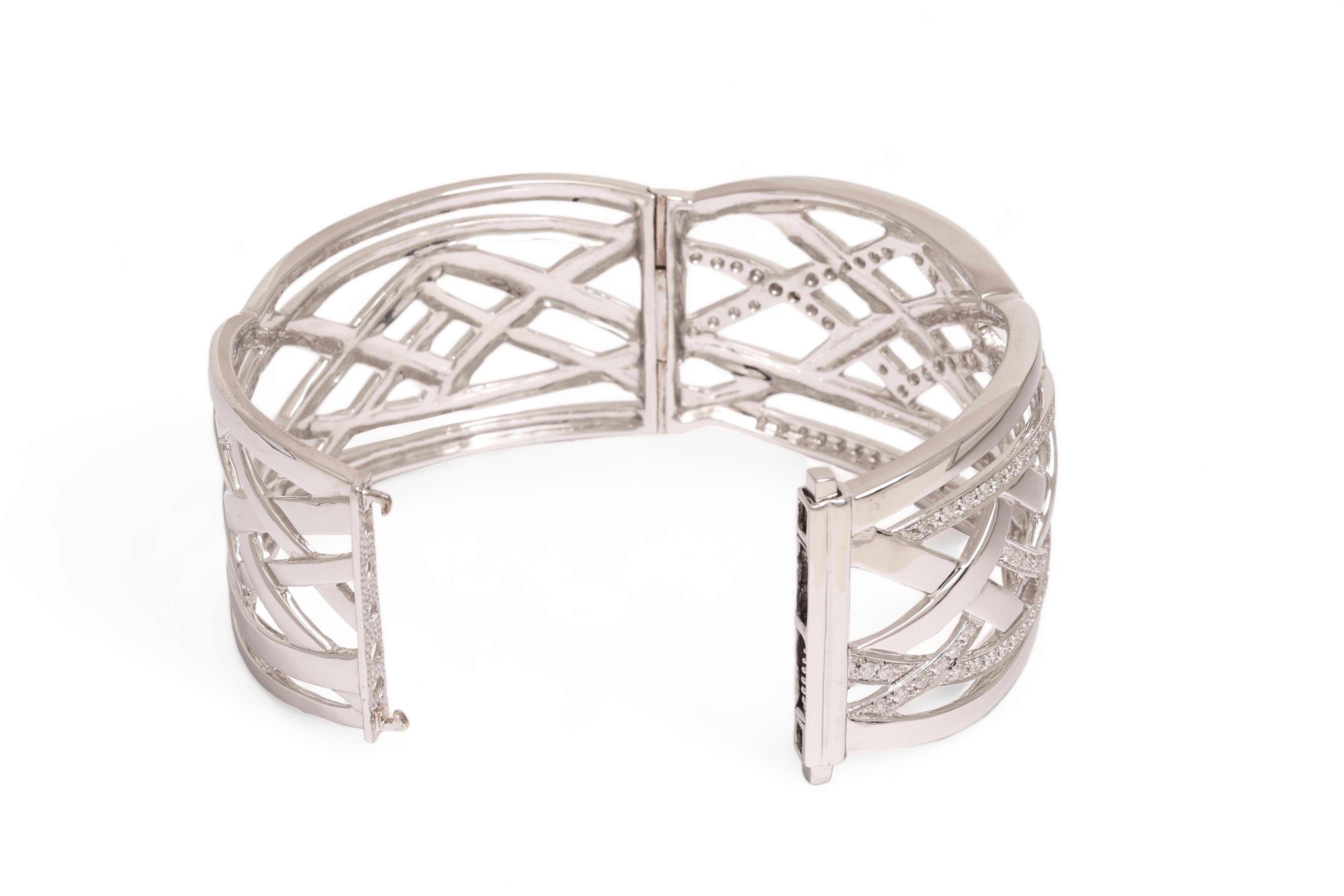 18 kt. Solid White Gold Cuff Bracelet Set with 1.83 ct. Diamonds In New Condition For Sale In Antwerp, BE