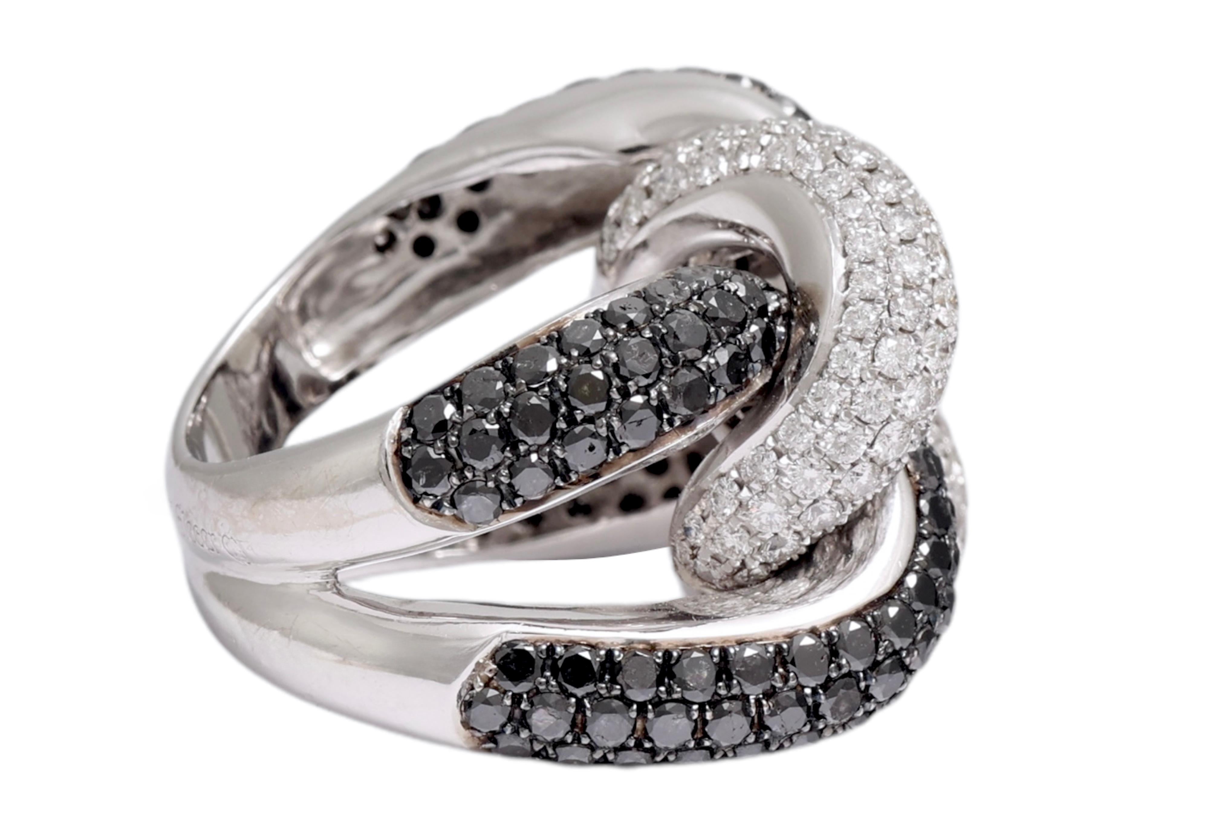 Anello a nodo in oro bianco massiccio 18 Kt, 5,7 Ct. Diamanti in bianco e nero In condizioni Nuovo in vendita a Antwerp, BE