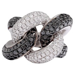 18 Kt Massiv Weißgold Knoten Ring, 5,7 Ct. Schwarz-weiße Diamanten