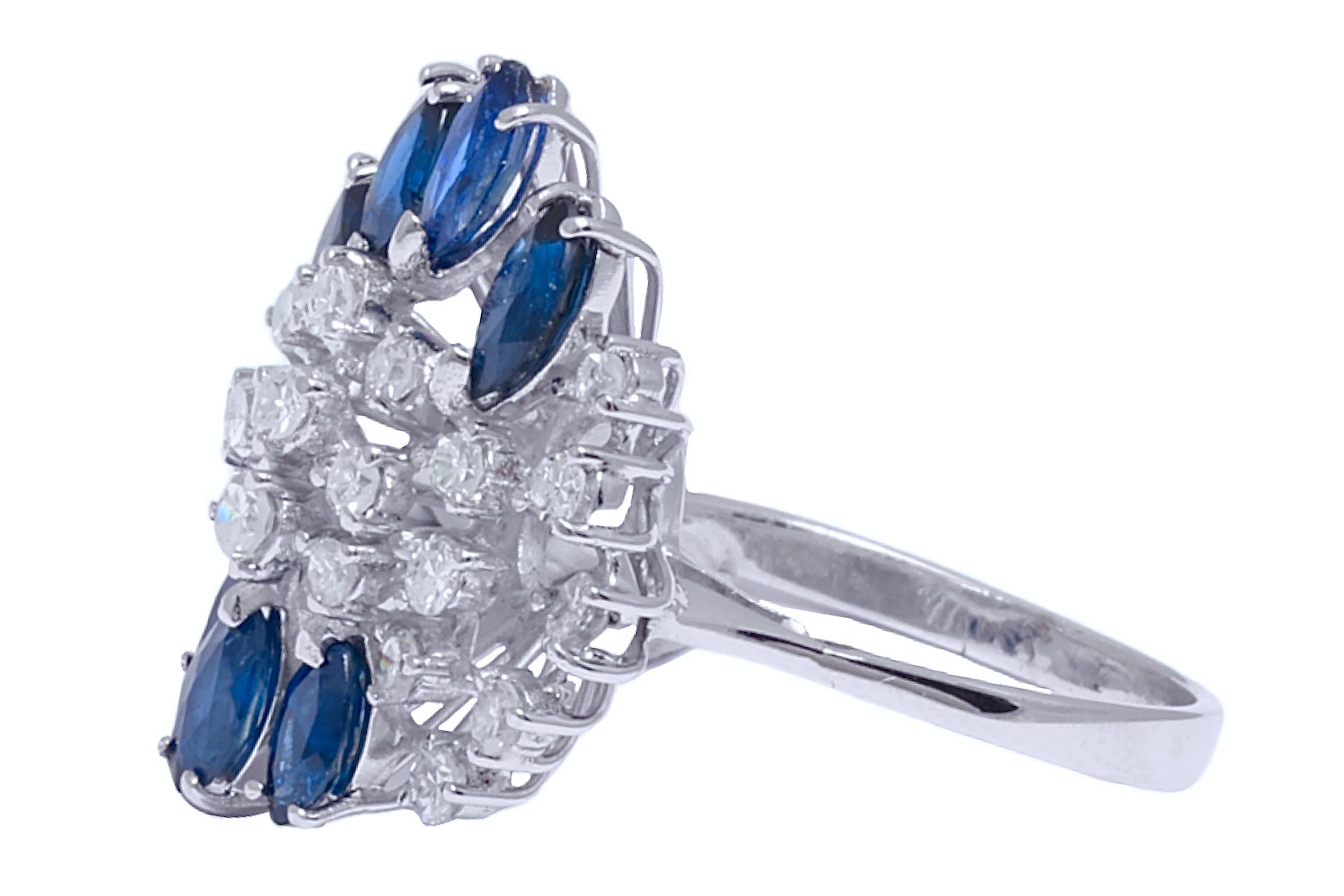 18 Karat massiver Weißgold Saphir- und Diamantring mit Saphir im Angebot 1