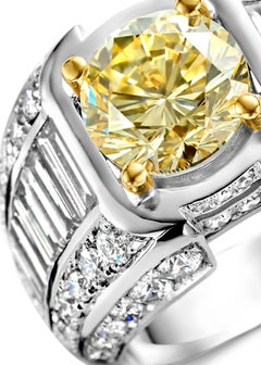 18 Kt Solitaire Ring with Natural Yellow Diamond 3.1 Ct & 5.2 Ct White Diamonds