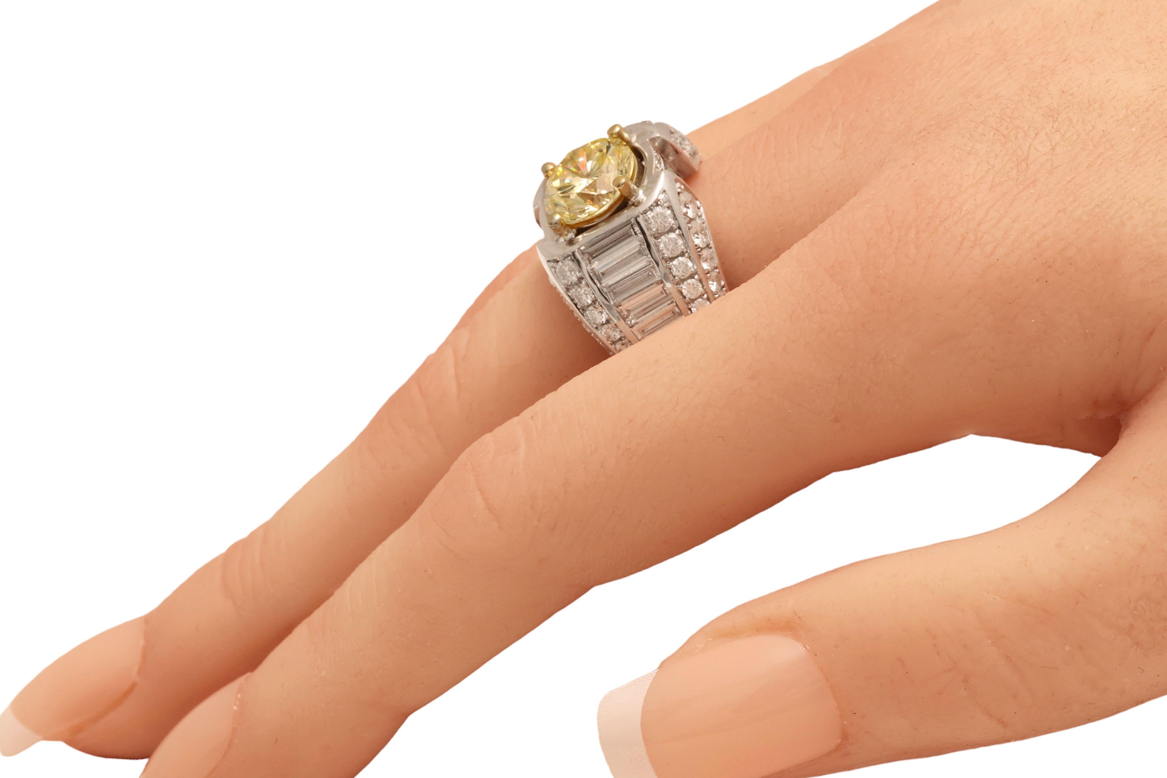 18 Karat Solitär-Ring mit natürlichem gelbem Diamant 3.1 Karat & 5.2 Karat weißen Diamanten im Angebot 2