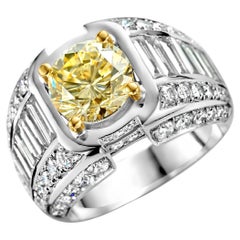 Bague solitaire 18 carats avec diamants jaunes naturels de 3,1 carats et 5,2 carats de diamants blancs