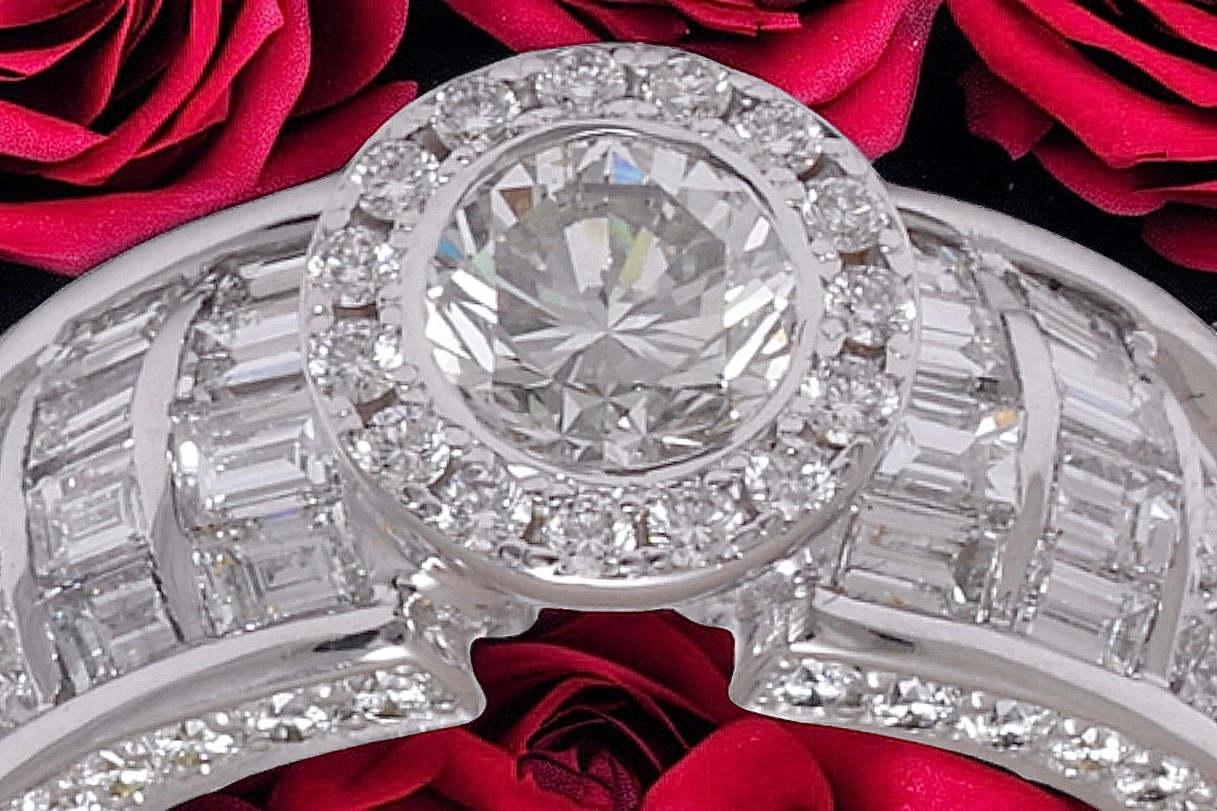 18 Kt Solitaire Round Brilliant & Baguette Cut Diamond Engagement Ring , 3.35 Ct For Sale 8