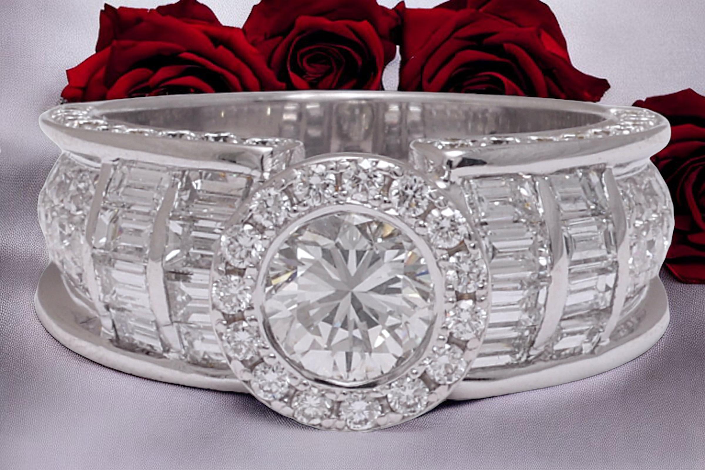 18 Kt Solitaire Round Brilliant & Baguette Cut Diamond Engagement Ring , 3.35 Ct For Sale 10