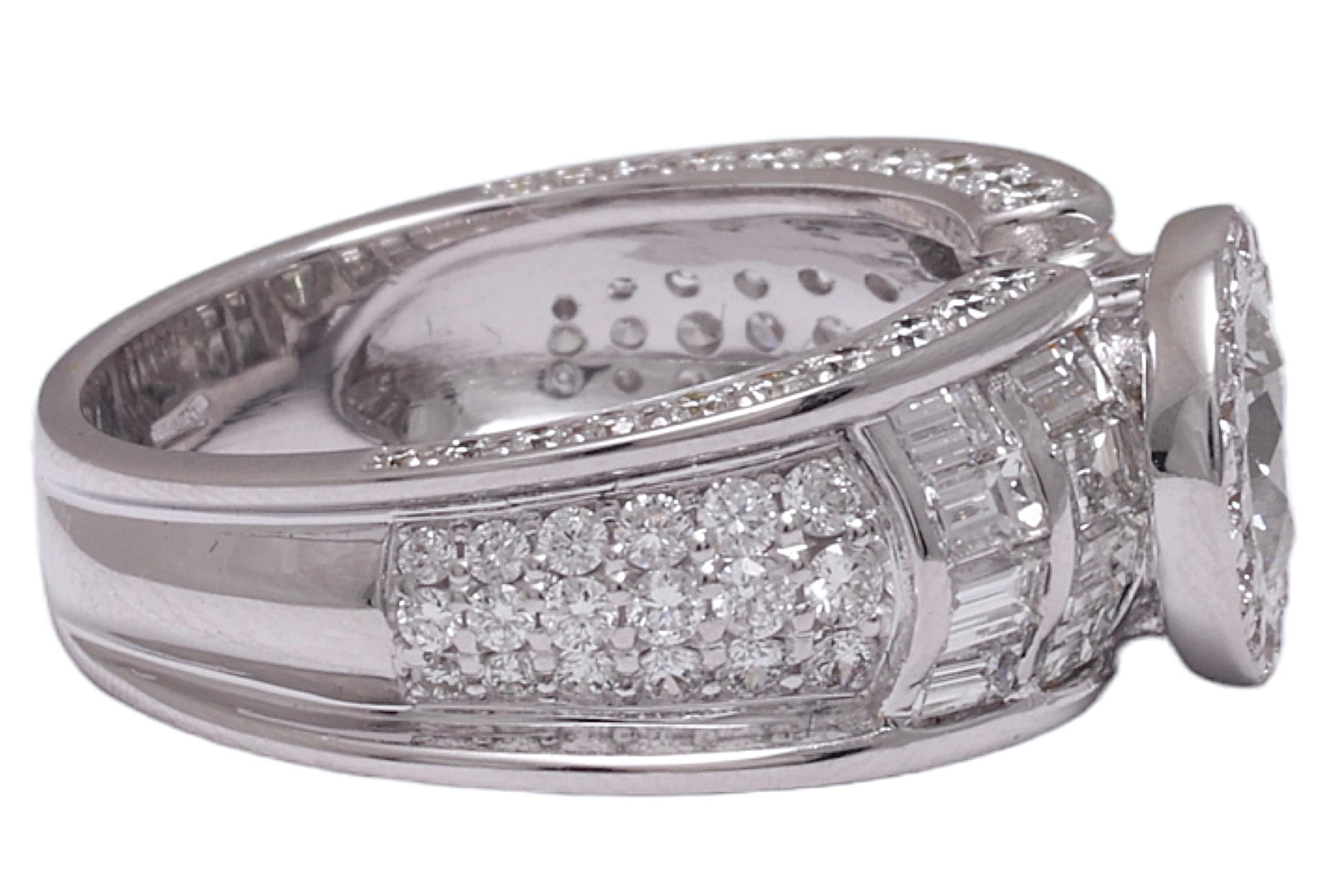 Women's or Men's 18 Kt Solitaire Round Brilliant & Baguette Cut Diamond Engagement Ring , 3.35 Ct For Sale