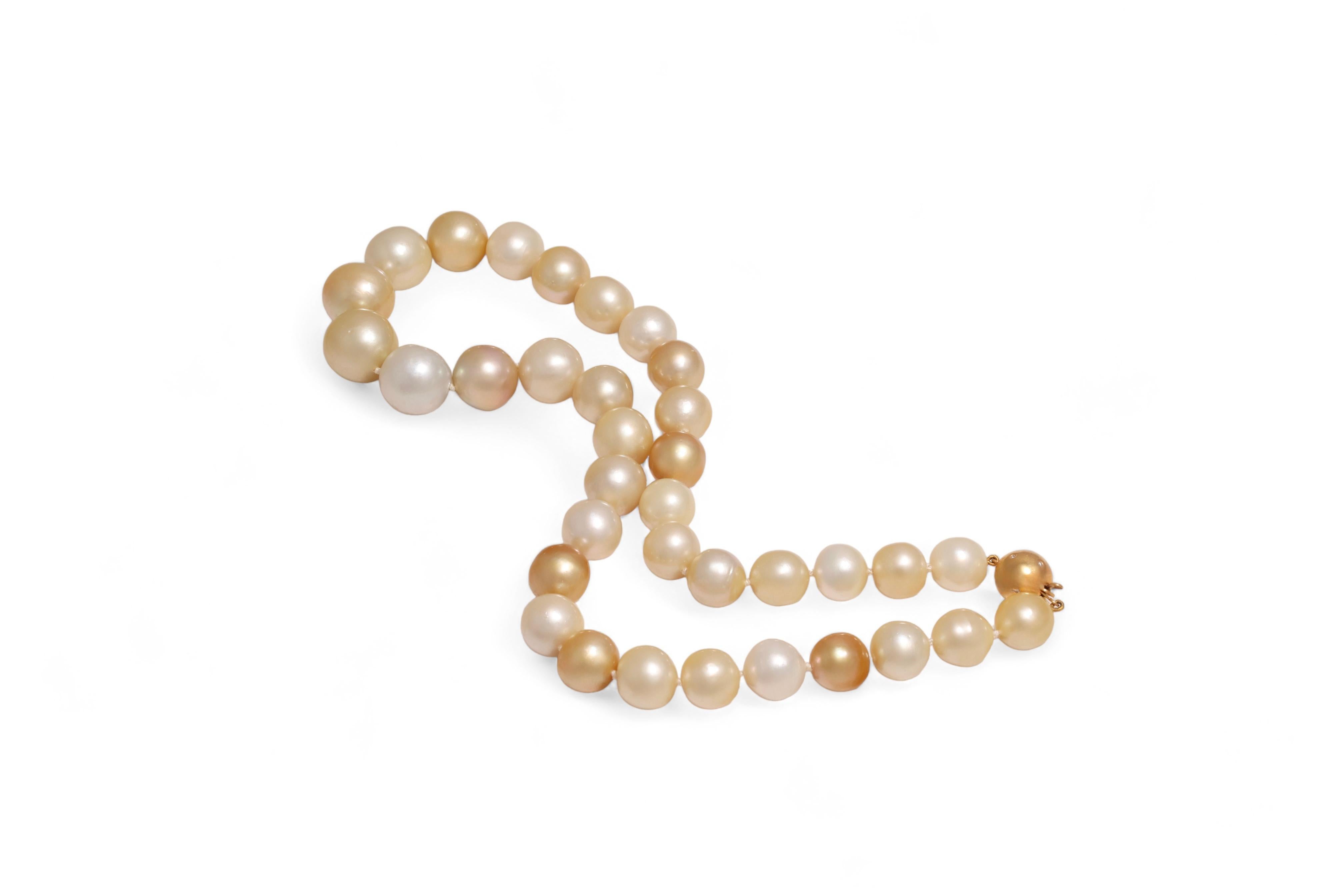 18 kt. Collier multicolore en perles des mers du Sud avec serrure en or jaune en vente 4