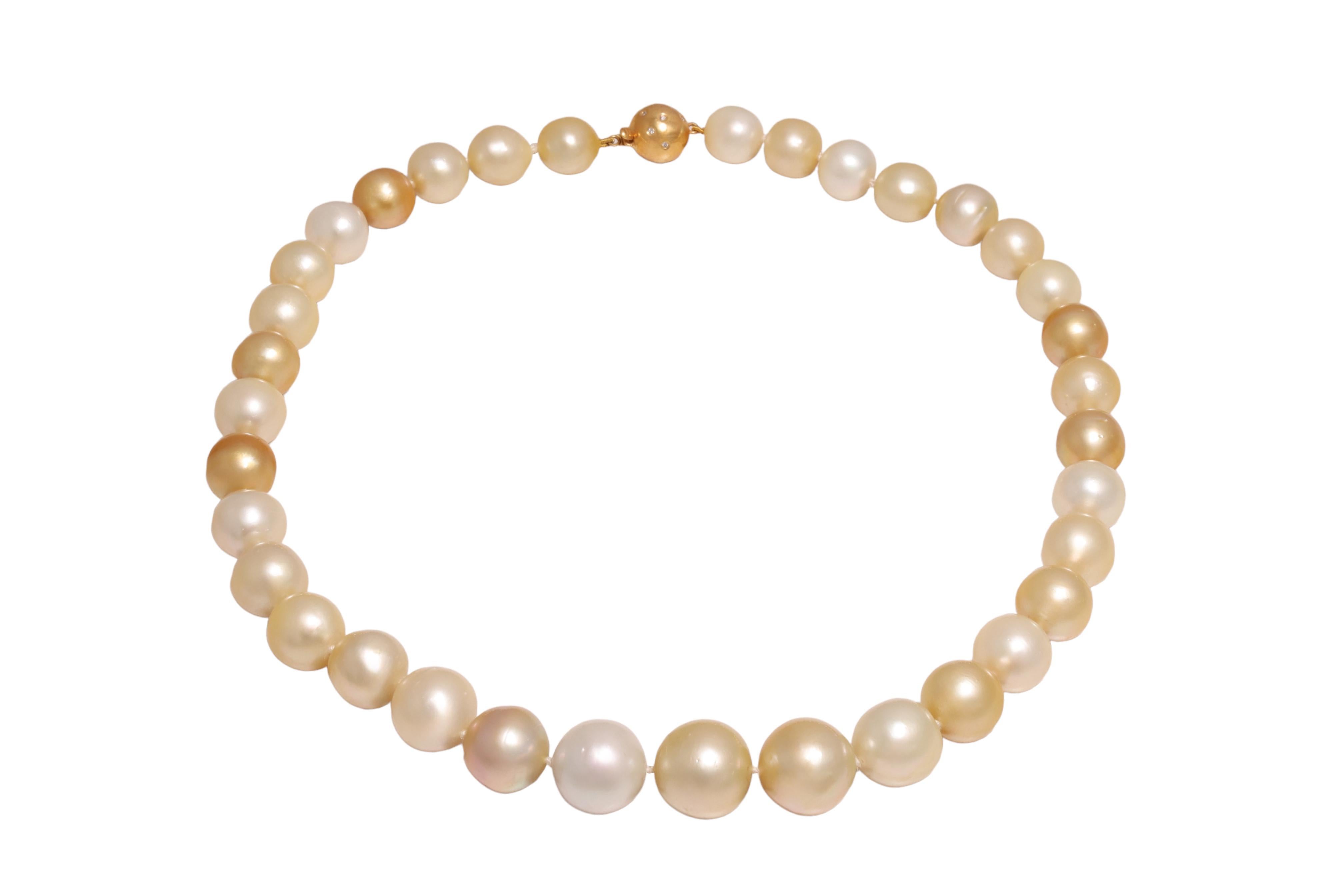 18 kt. Collier multicolore en perles des mers du Sud avec serrure en or jaune Unisexe en vente