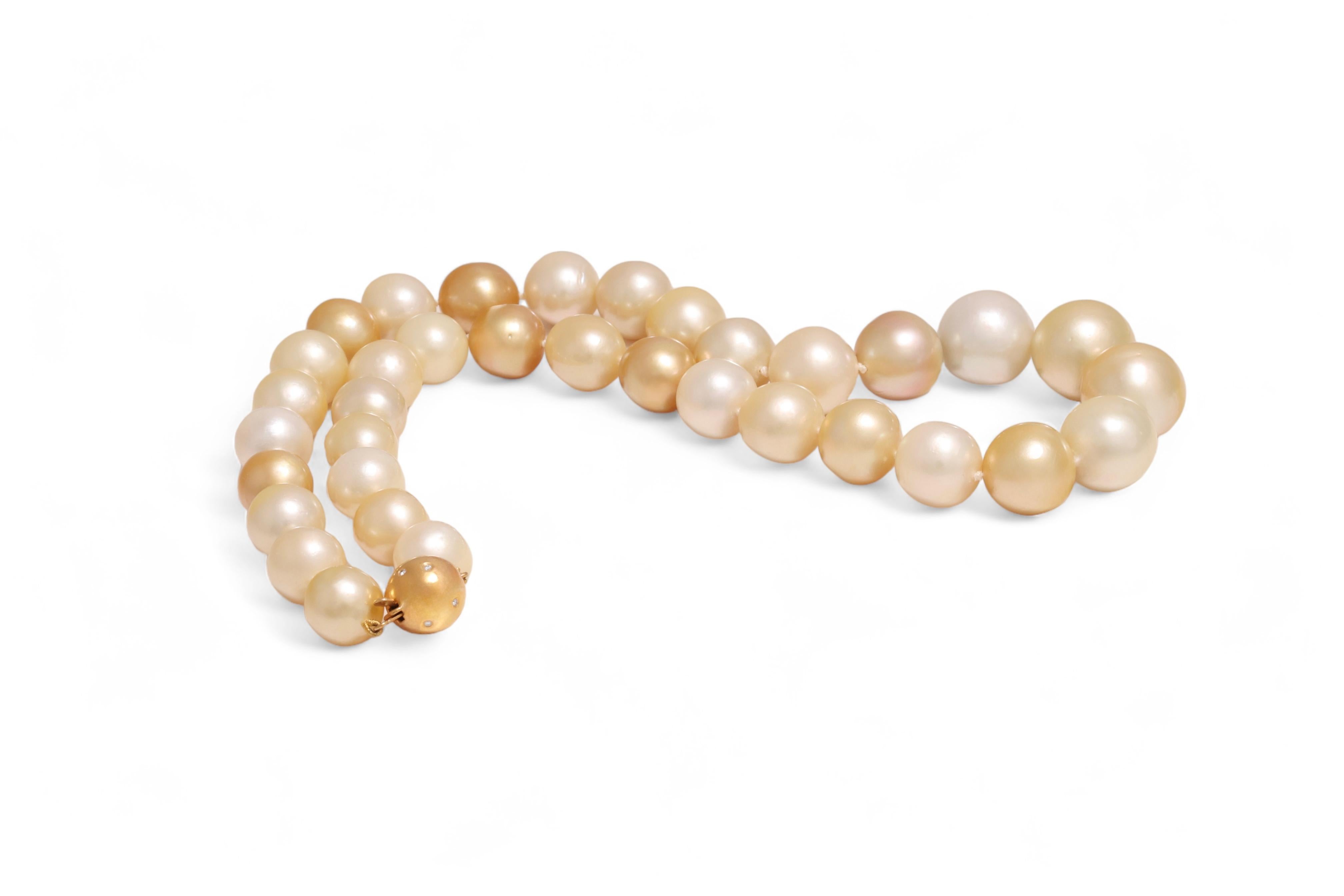 18 kt. Collier multicolore en perles des mers du Sud avec serrure en or jaune en vente 3