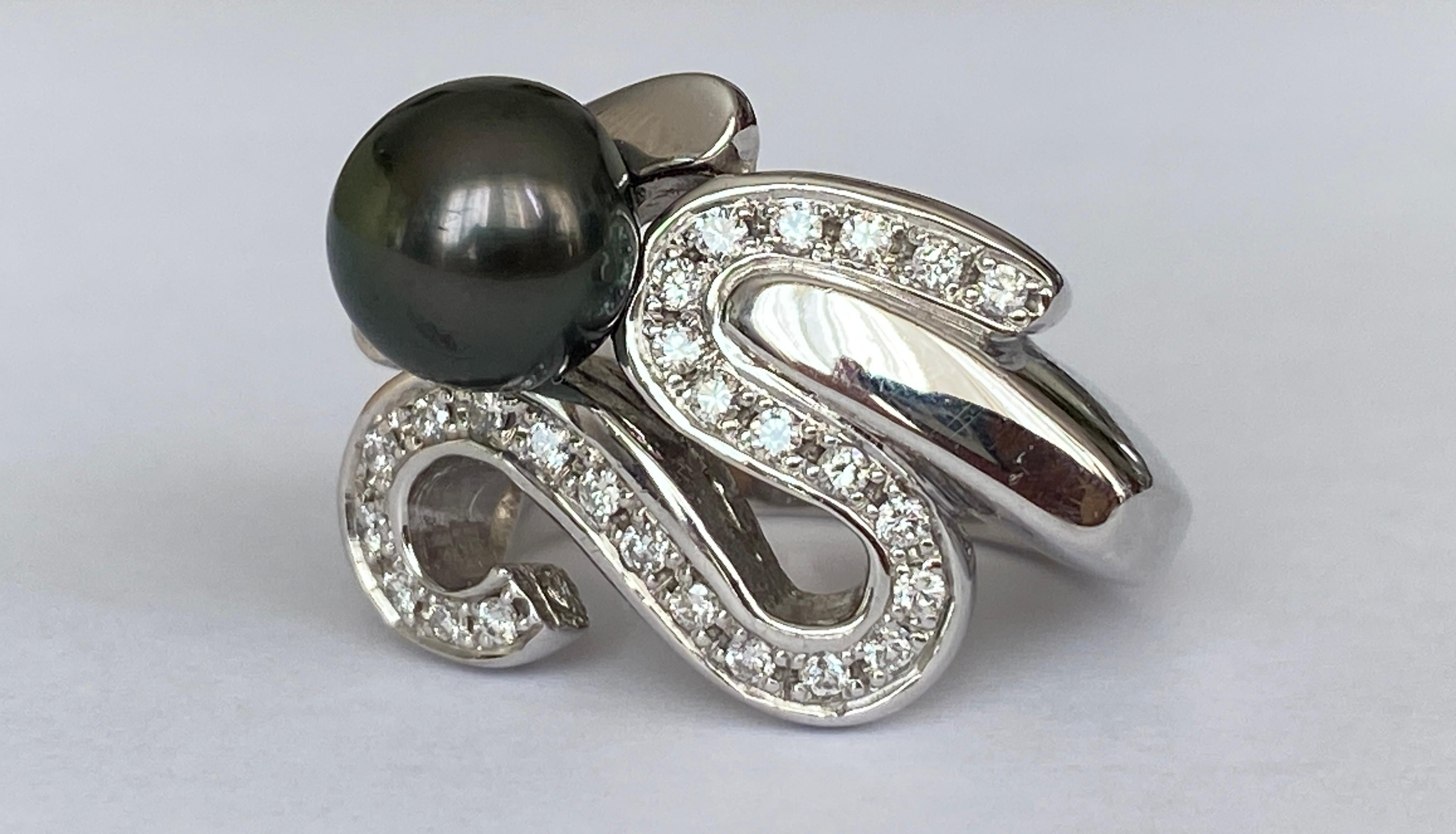Brilliant Cut 18 Kt. Tahitian Pearl, White Gold Ring Diamonds For Sale