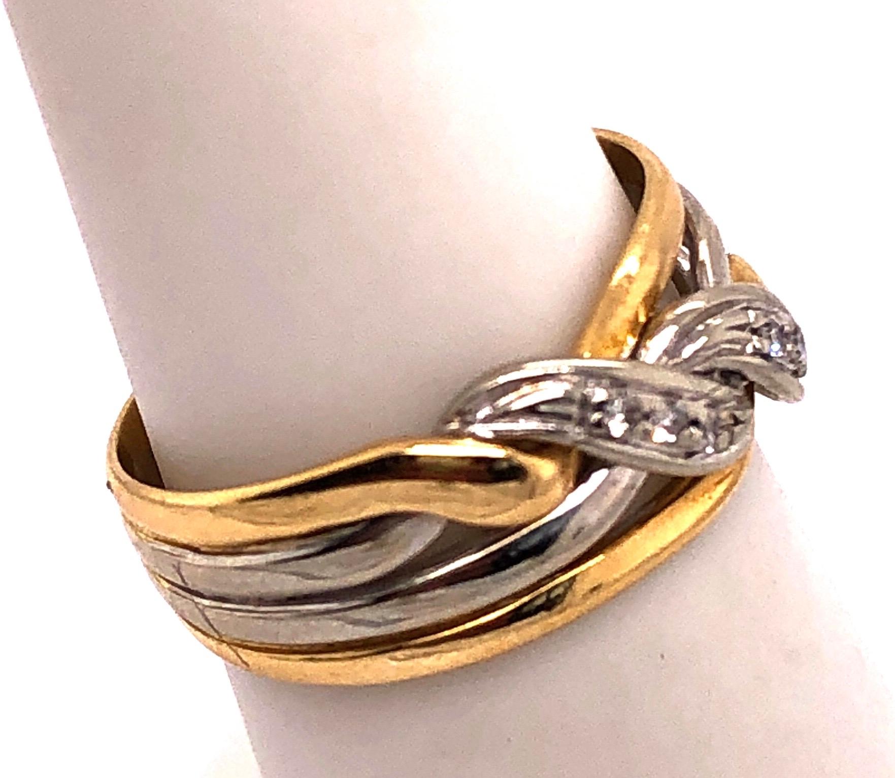 Round Cut 18 Karat Two-Tone Gold and Diamond Twist Wedding Fashion Ring 0.18 TDW For Sale
