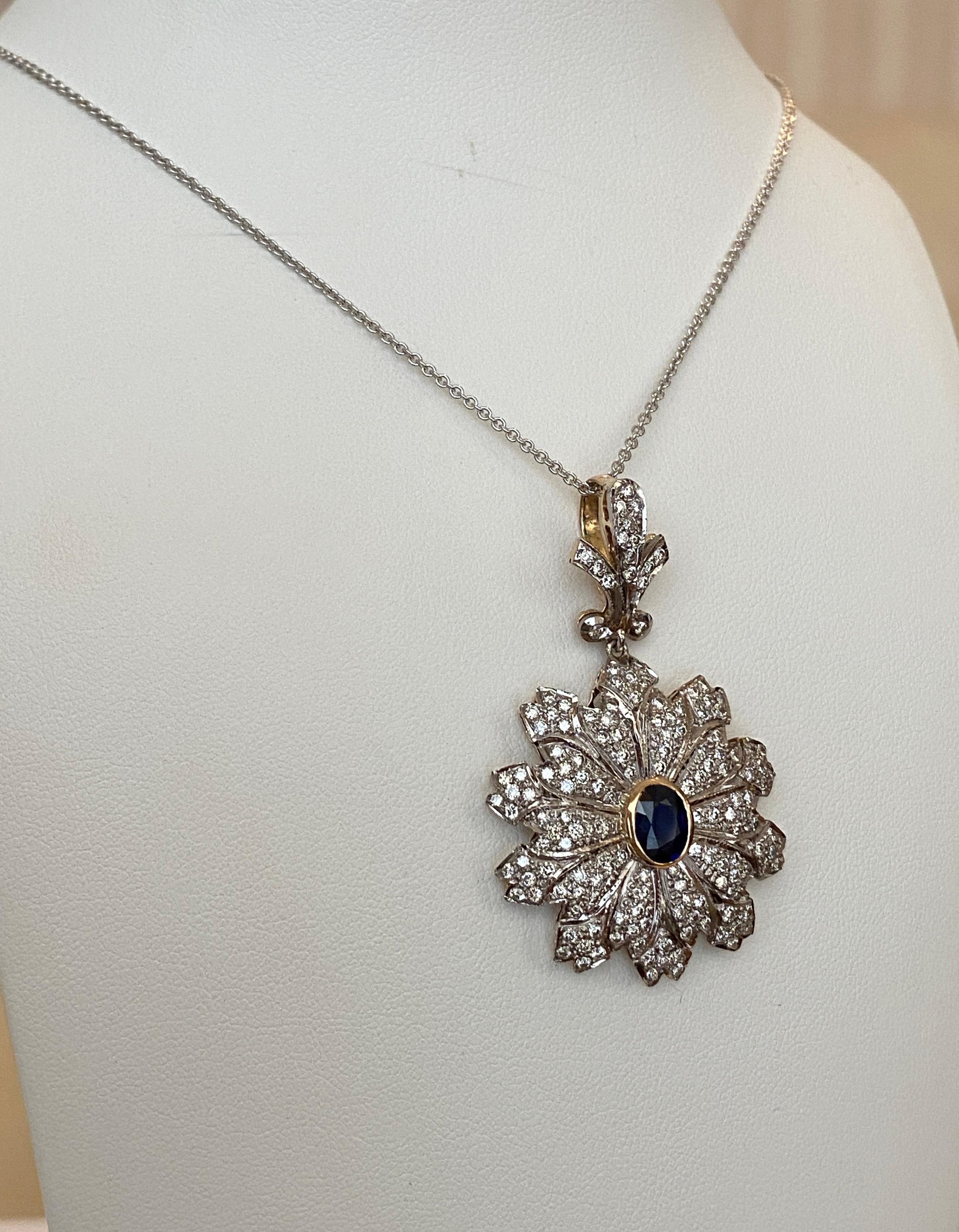 Vintage Gold Necklace with Pendant ca 1.00 carat Sapphire and Diamonds In Good Condition For Sale In AMSTERDAM, NL