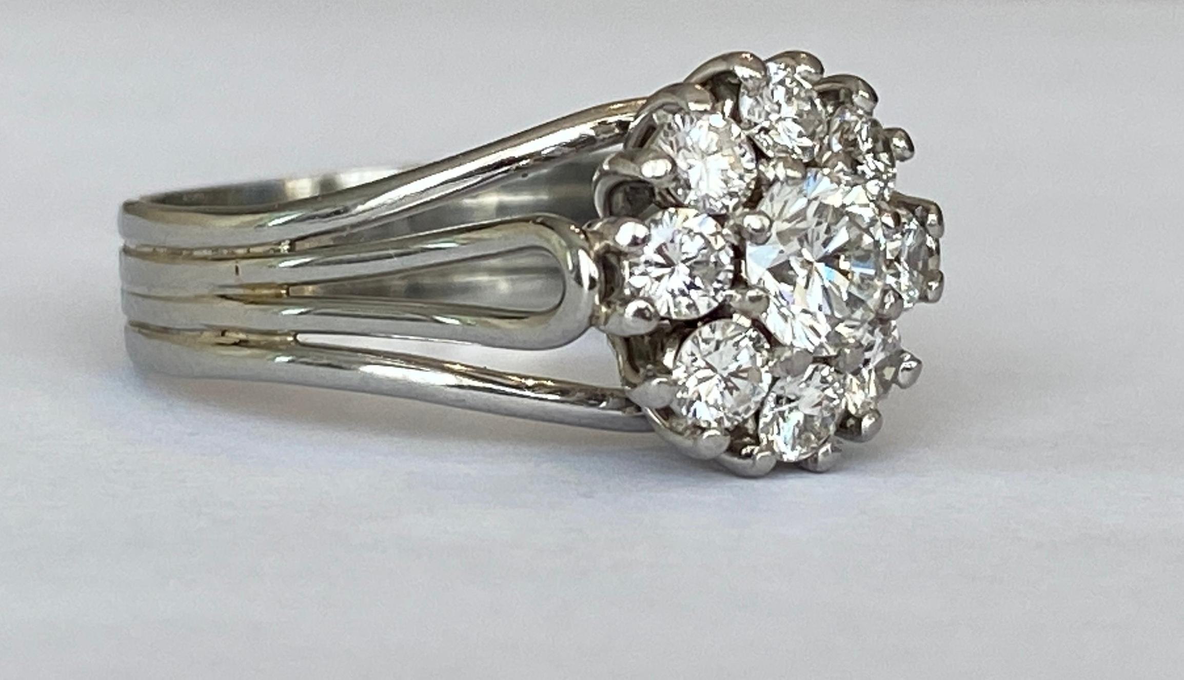 18 Karat, Vintage White Gold Cocktail Ring with Diamonds In Good Condition For Sale In AMSTERDAM, NL