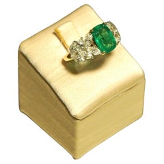 18 kt white and yellow gold engagement ring oval emerald ct.4.08 and diamonds
