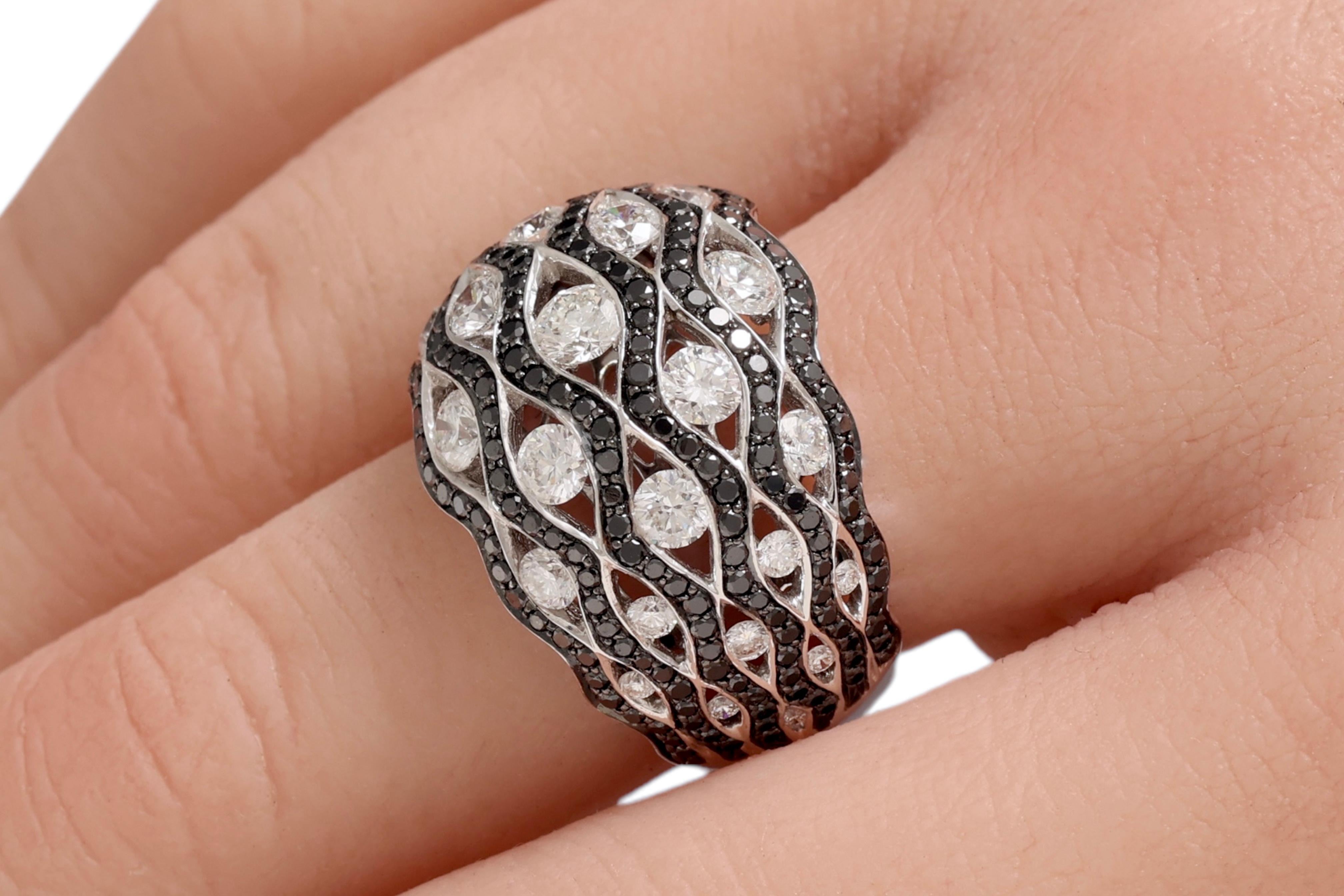 18 Kt White & Black Diamonds Zebra Ring For Sale 6
