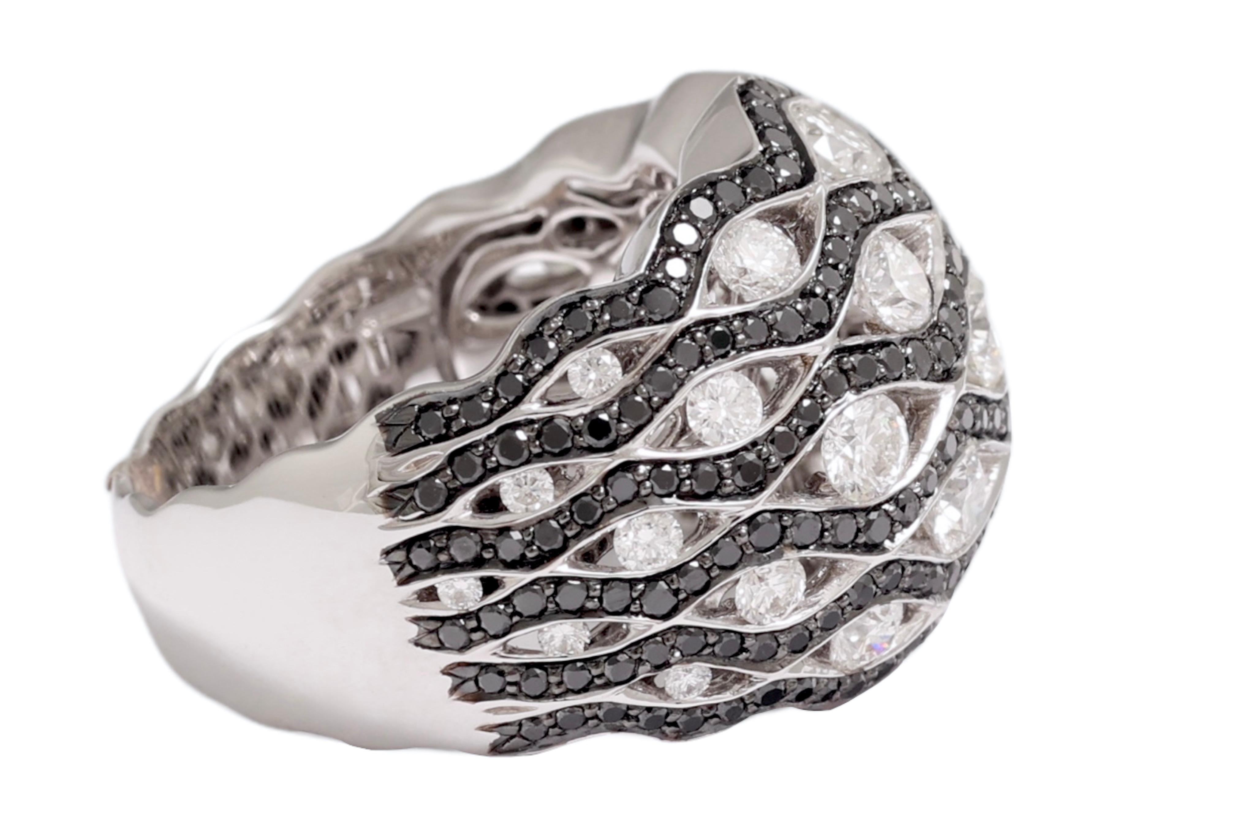Women's or Men's 18 Kt White & Black Diamonds Zebra Ring For Sale