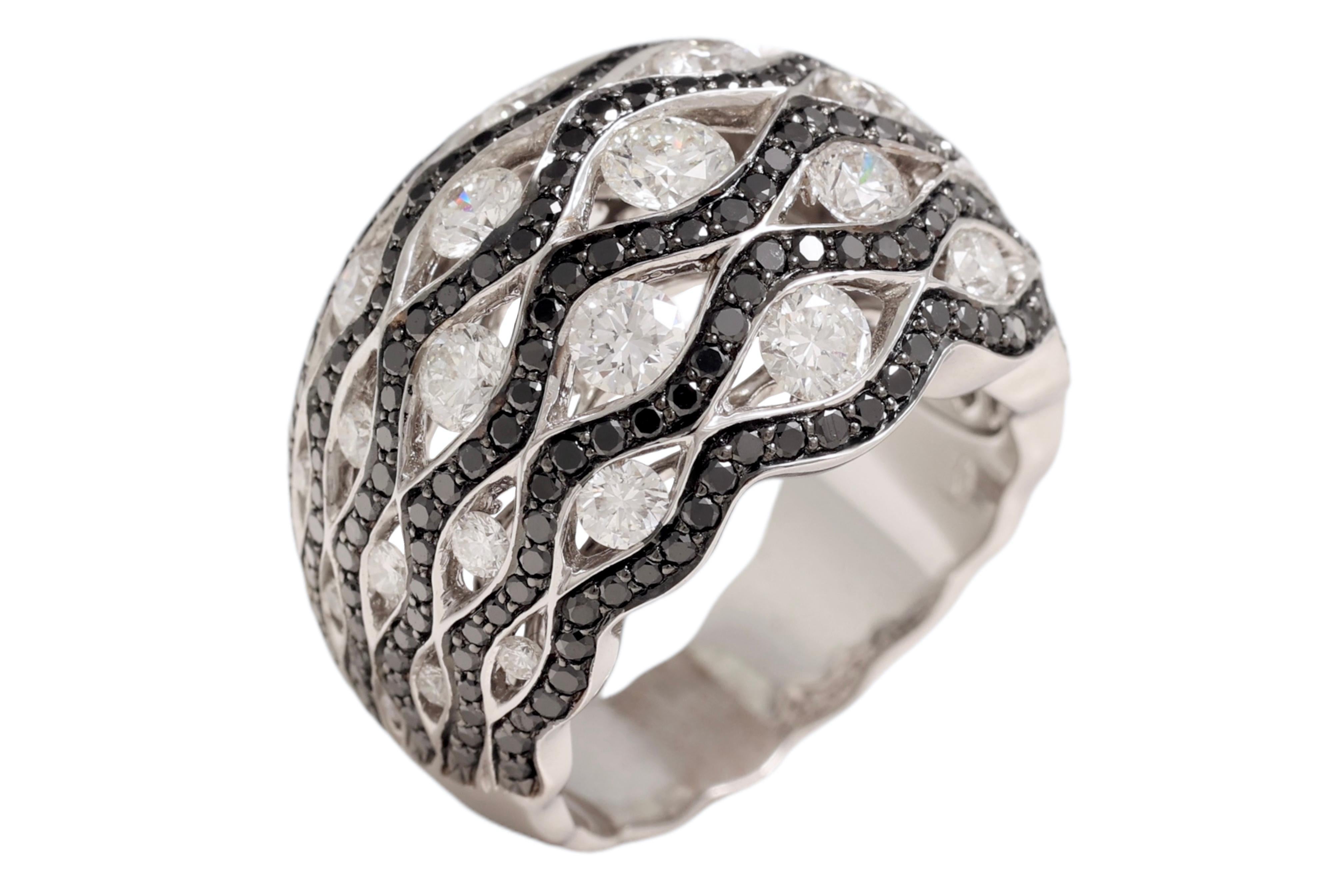 18 Kt White & Black Diamonds Zebra Ring For Sale 1