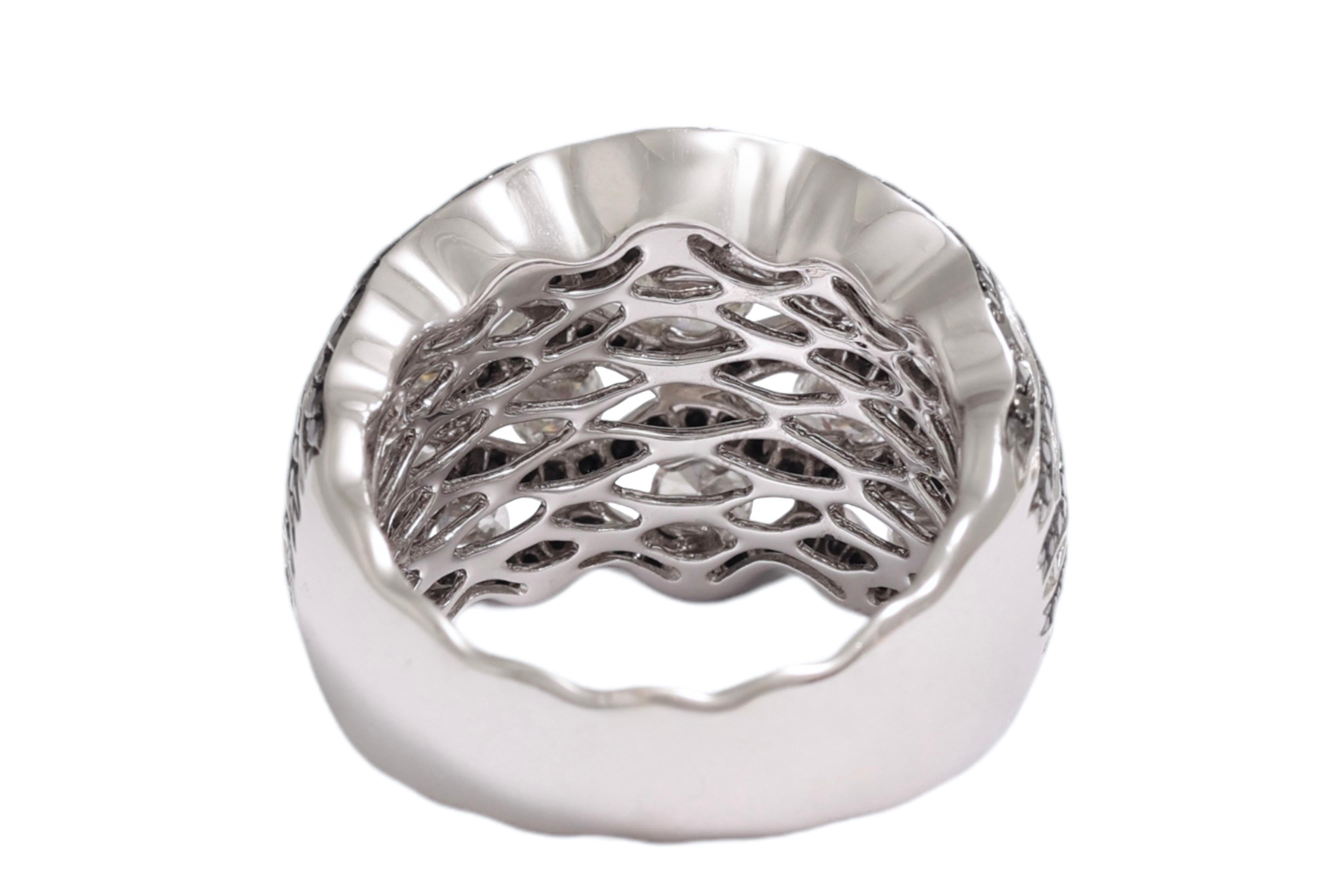 18 Kt White & Black Diamonds Zebra Ring For Sale 3