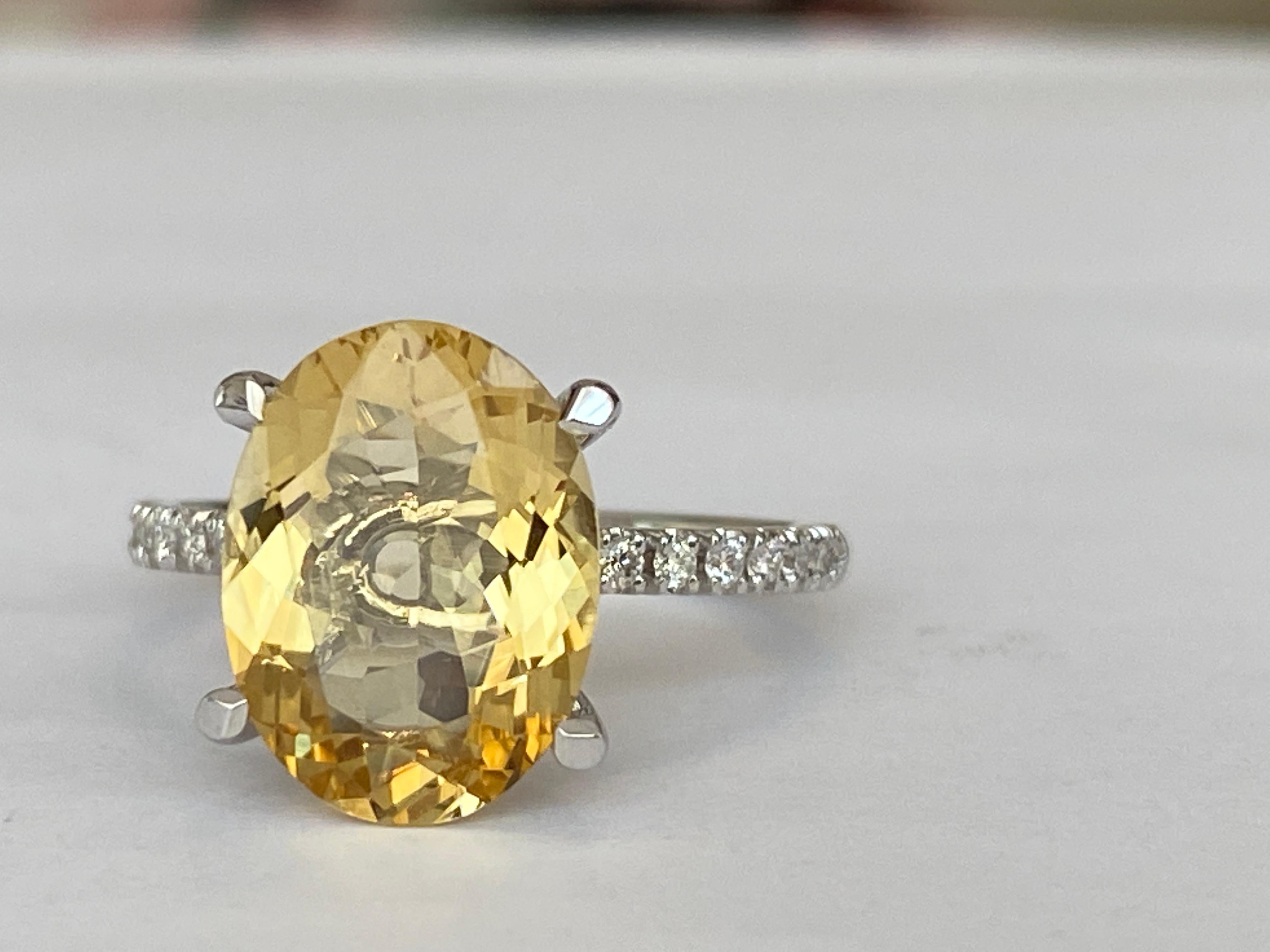 Oval Cut 18 Karat White Cocktail Diamond Ring with Yellow Beryl 3.53 Carat For Sale