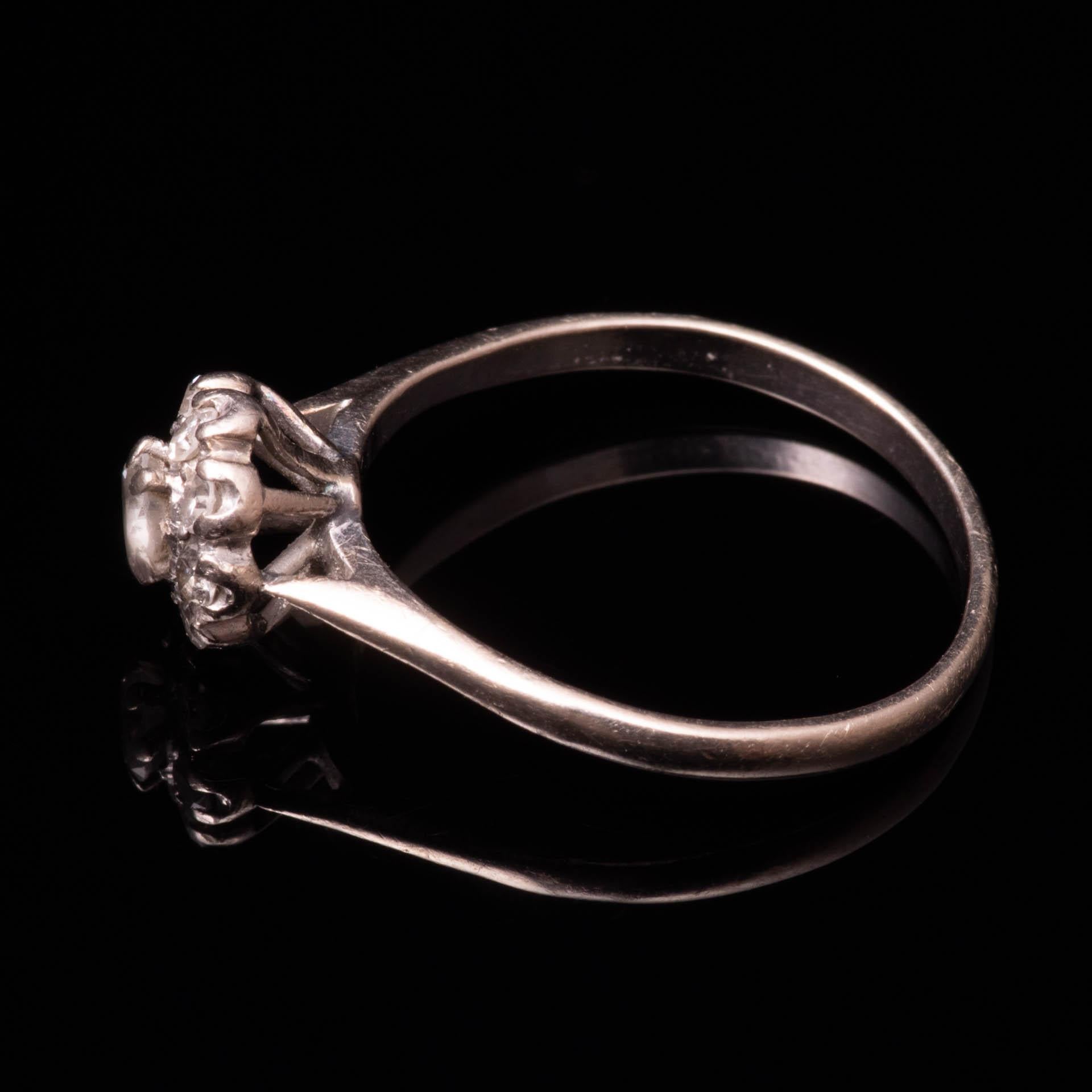 18 kt. White Gold 0.50 ct Diamond Cluster Ring
2.18 GRAMS.
Good condition, working.
Free international shipping.