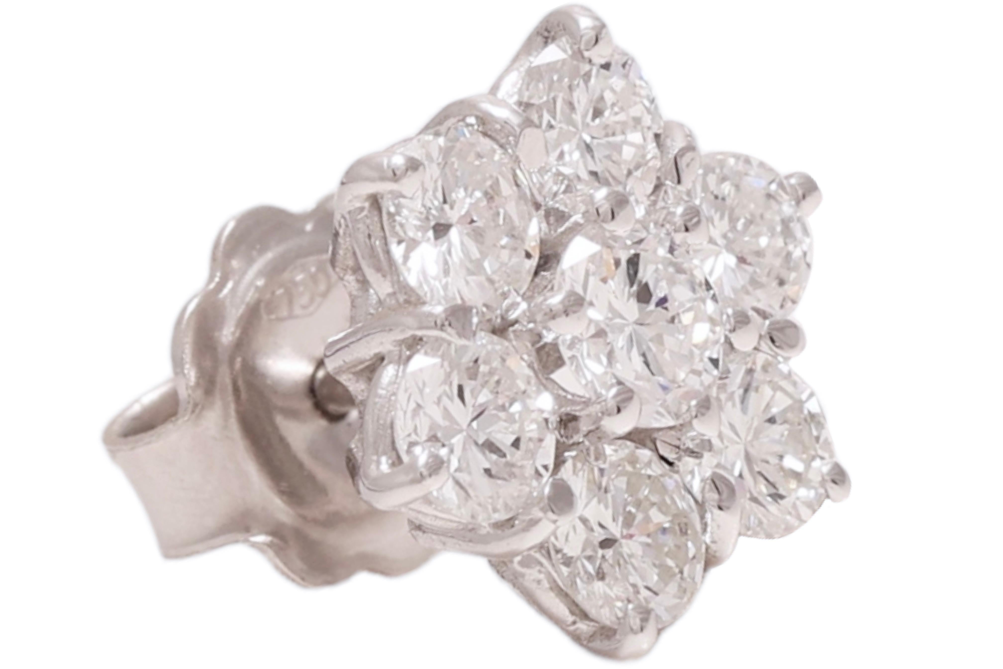 Taglio brillante Orecchini in oro bianco 18 Kt da 2 carati, design floreale in vendita