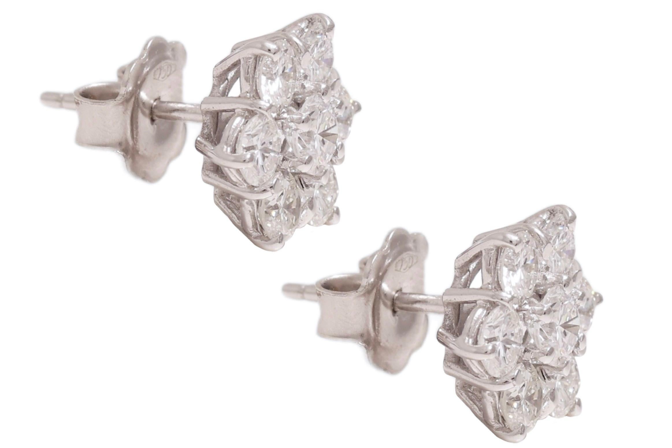 Orecchini in oro bianco 18 Kt da 2 carati, design floreale In condizioni Nuovo in vendita a Antwerp, BE