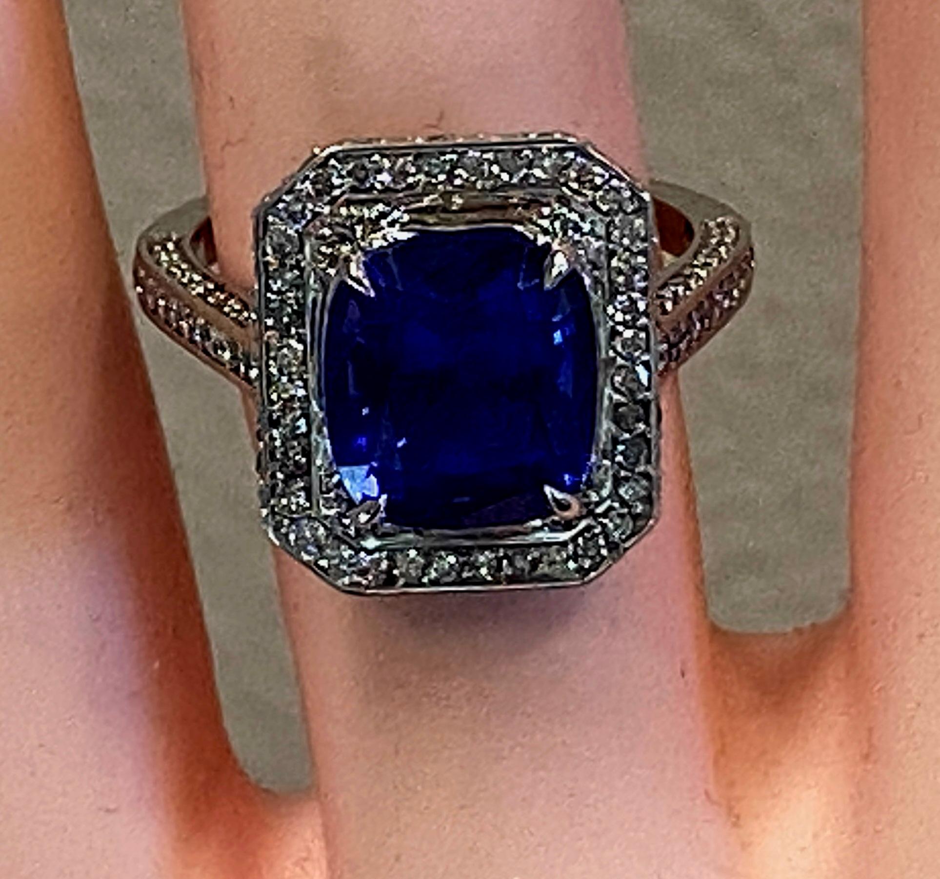 18 Kt White Gold 4.21 Carat Tanzanite and Diamond Ring For Sale 1