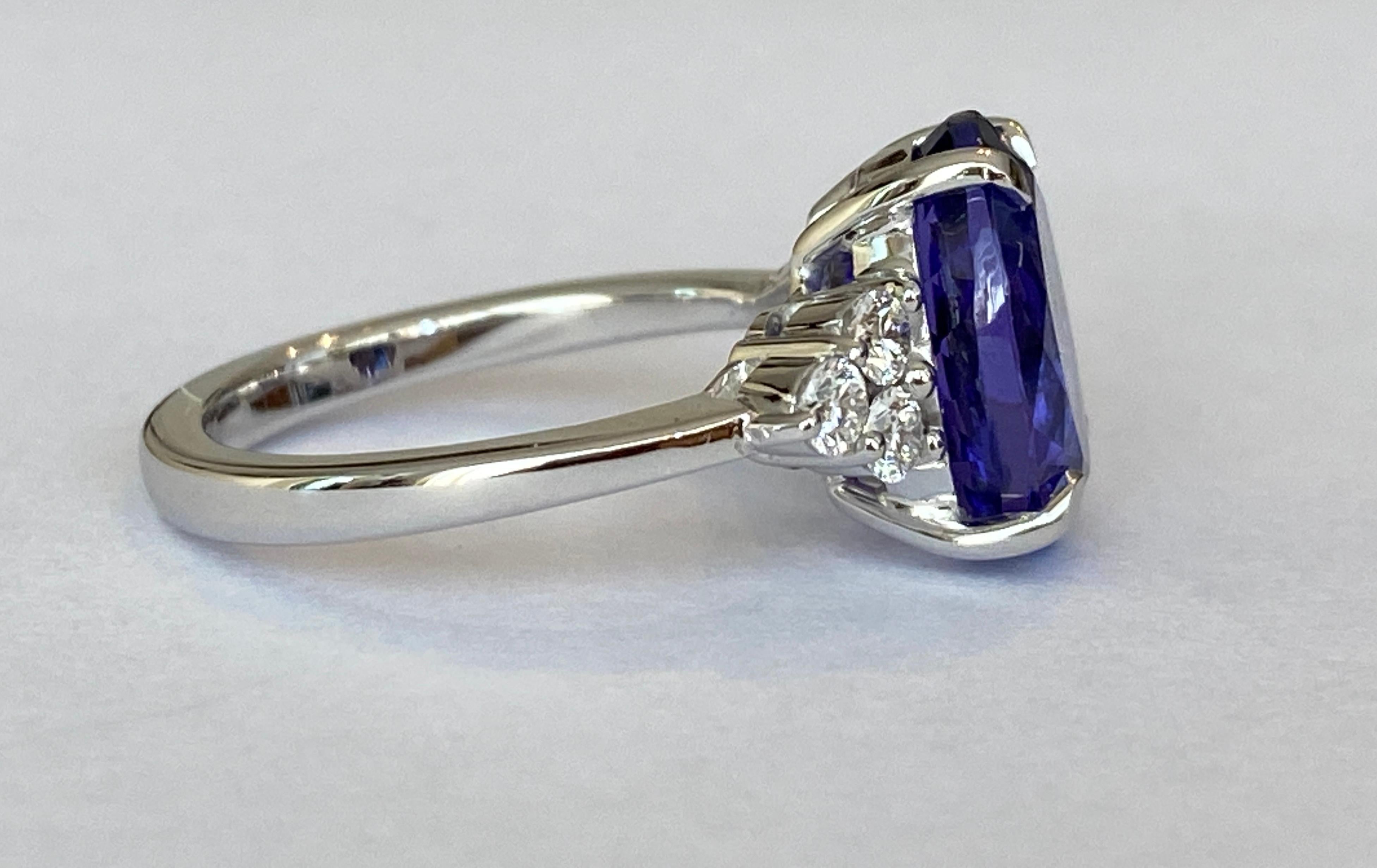 18 kt Weißgold 6,00 Karat Tansanit und Diamant Cocktail-Ring im Zustand „Neu“ in AMSTERDAM, NL