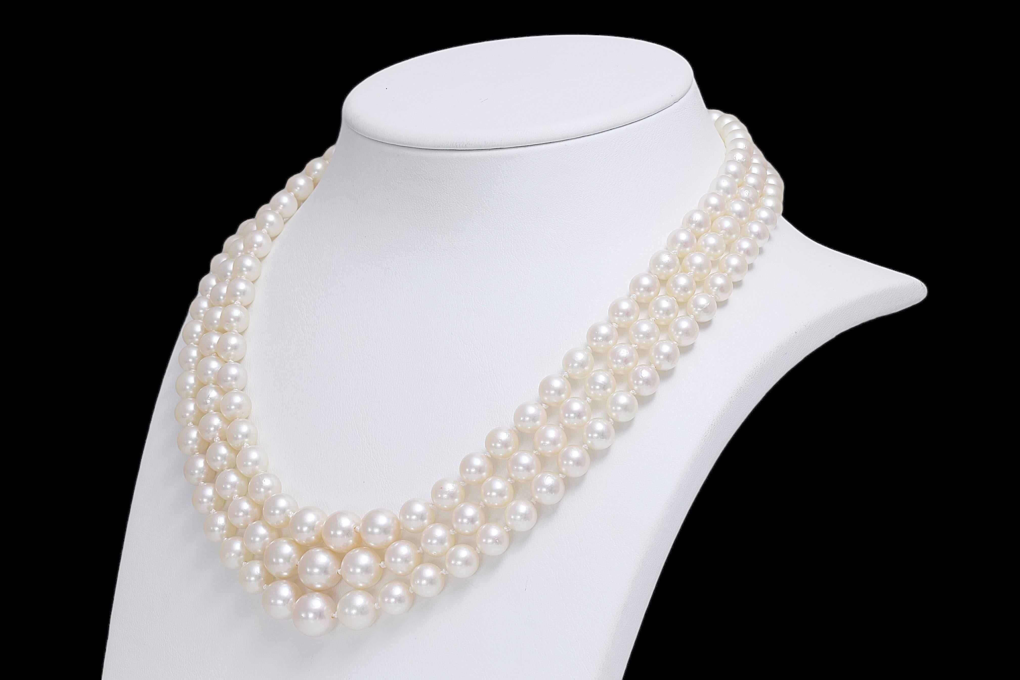 18 kt. White Gold Akoya Degradé Pearls and Diamonds 3 Strand Necklace For Sale 4