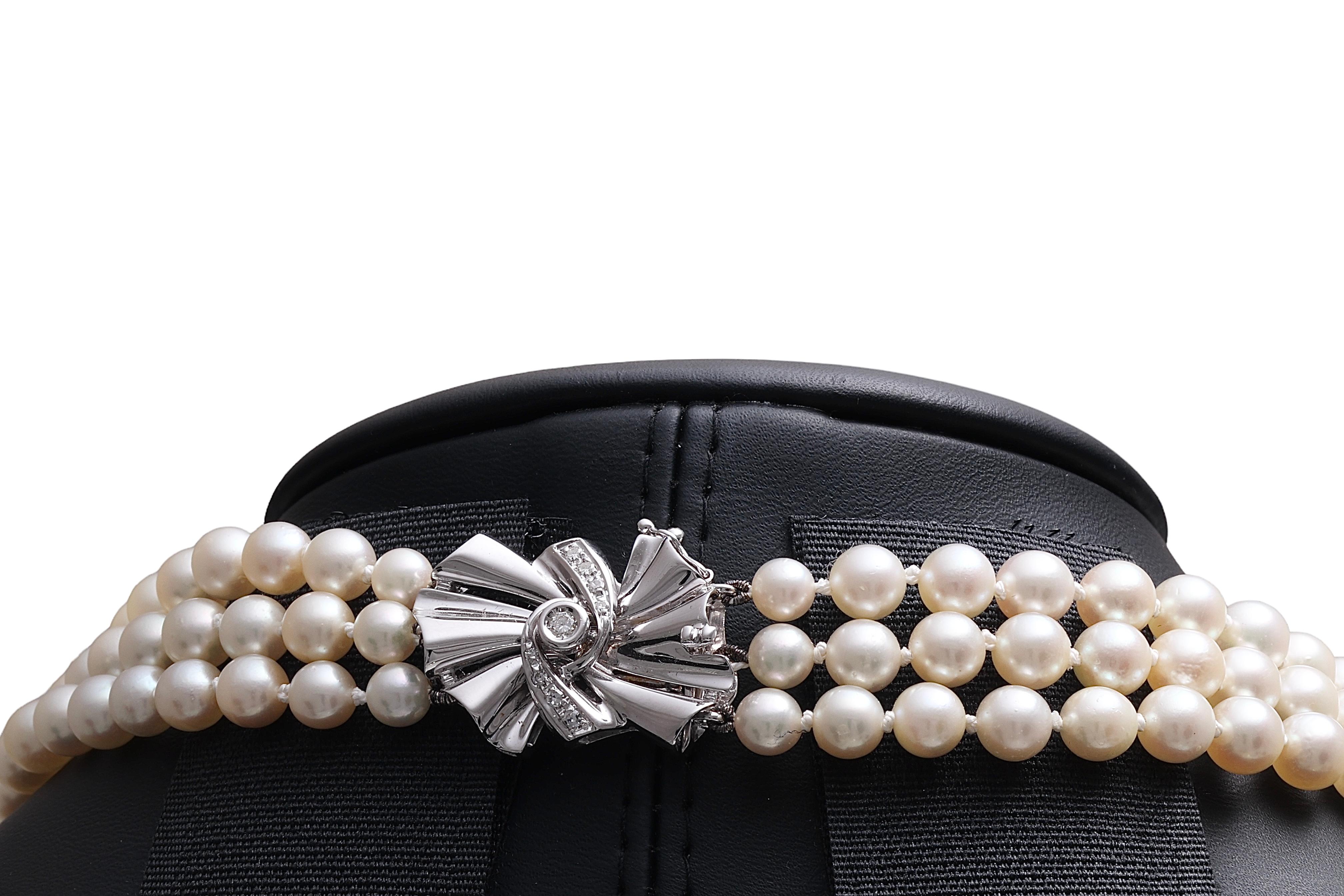 18 kt. Weißgold Akoya Degradé-Perlen und Diamanten 3-Strang-Halskette im Angebot 7